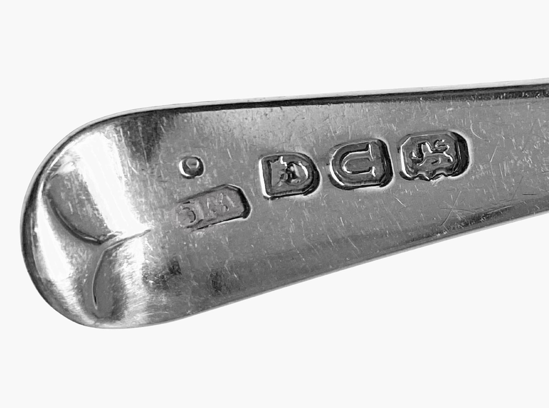 Sterling Silver Georgian Silver Salt Spoon thread and shell bowl London 1815 Wm Chawner For Sale