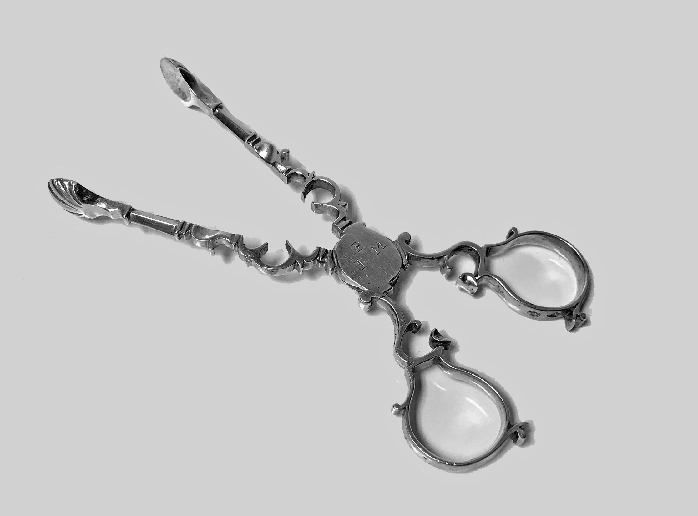 Georgian silver sugar nips, London, circa 1750 probably Thomas Nash 1. Scroll work arms, shell grips, marked with lion passant and maker’s mark in each grip. Measure: Length 5 inches. Item weight: 40.28 grams.