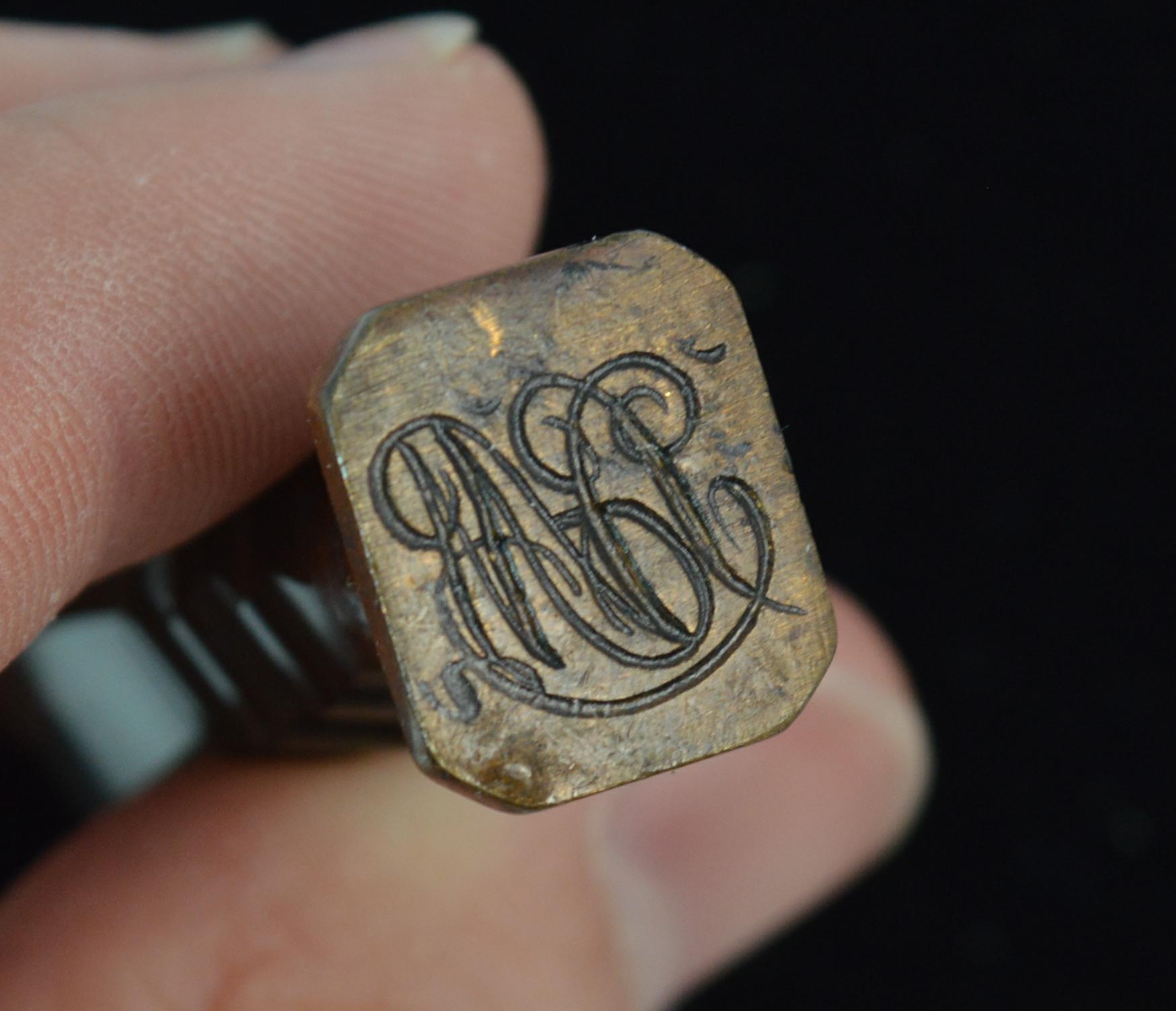 A George III period fob seal. Made from a single piece of banded agate and metal seal.
The intaglio to the base with initials. 

Condition ; Good for age. Crisp intaglio to base. Clean stone. Issue free. Please view photographs.
Hallmarks ; 
Size ;