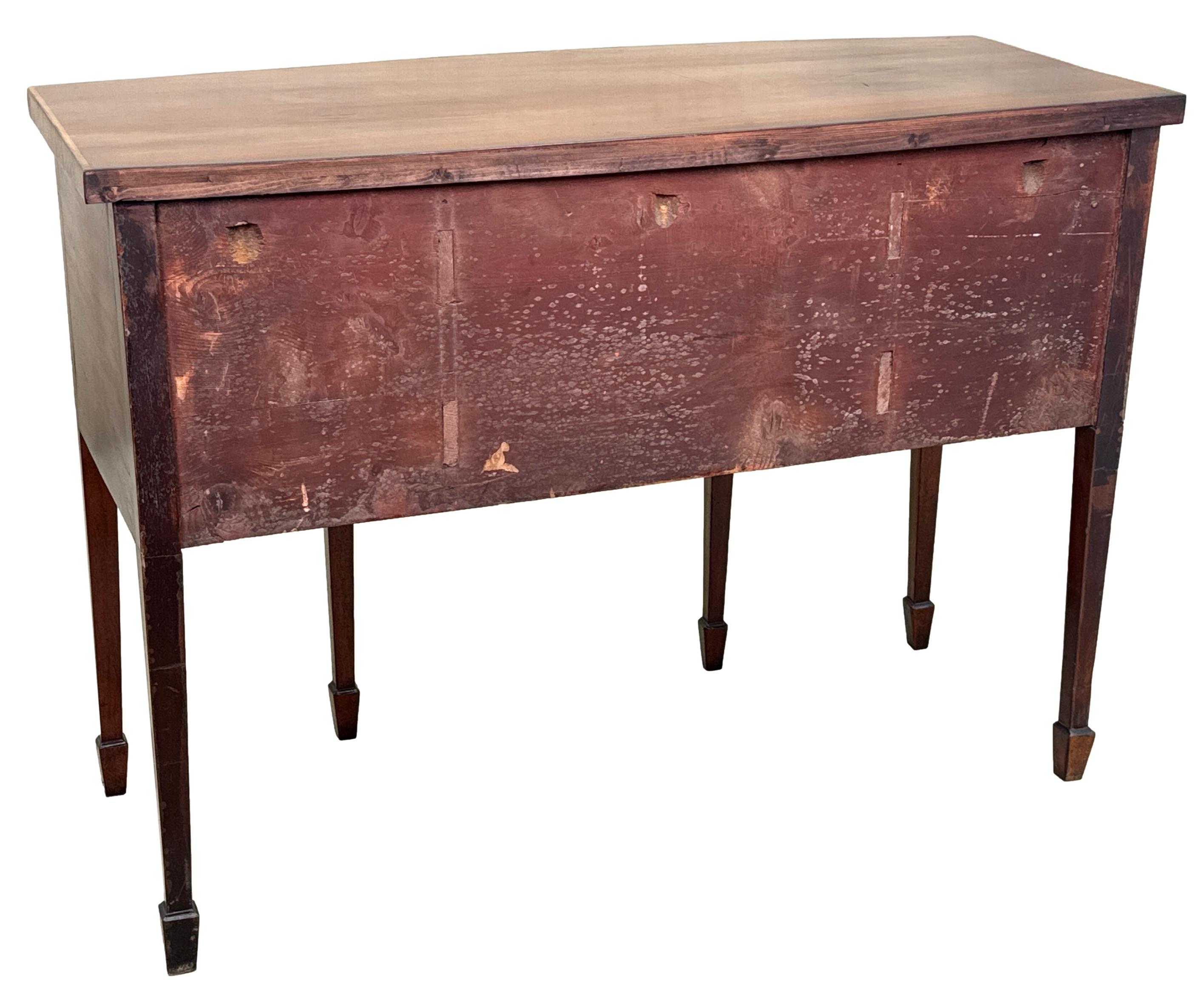 Georgian Small 18th Century Mahogany Bowfront Sideboard en venta 1