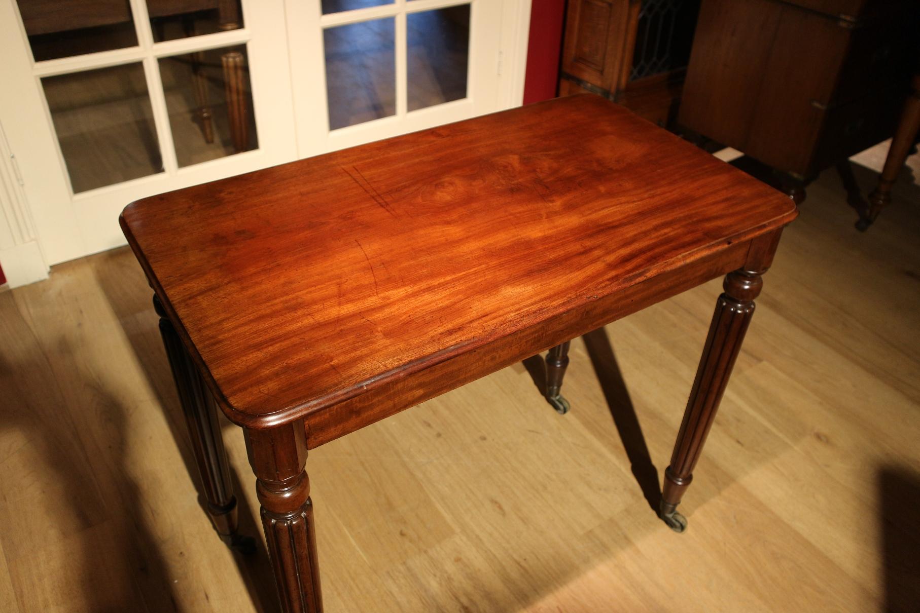 Georgian Small Mahogany Writing Table with One Drawer In Good Condition In Eindhoven, NL