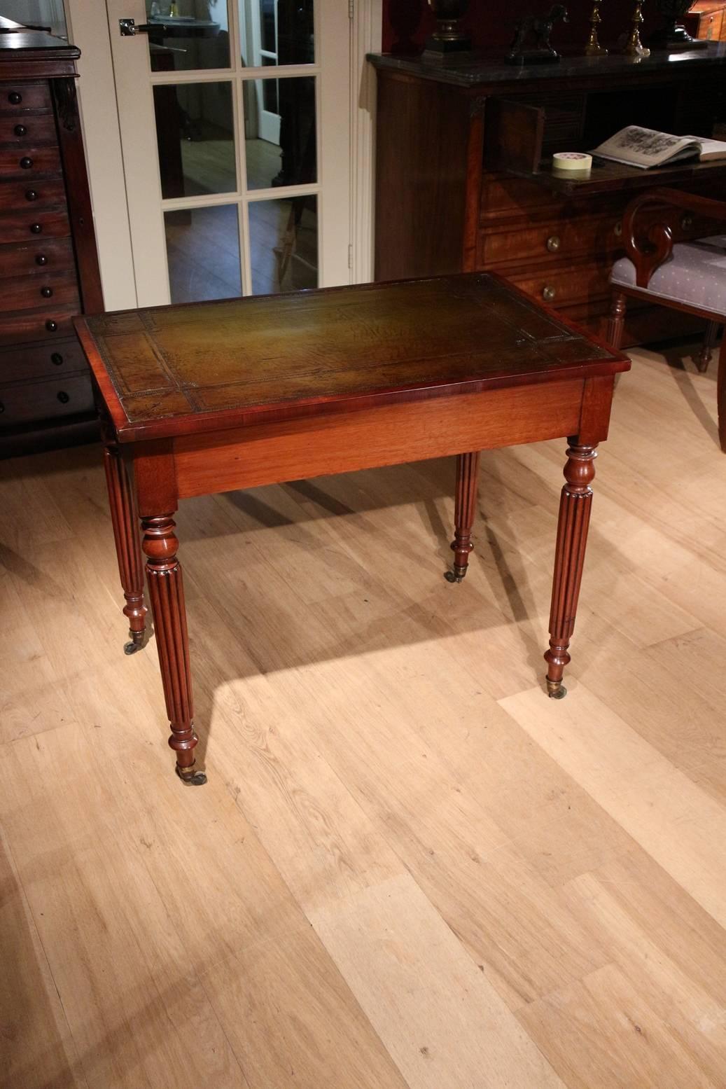 Georgian Small Mahogany Writing Table with Two Drawers 3