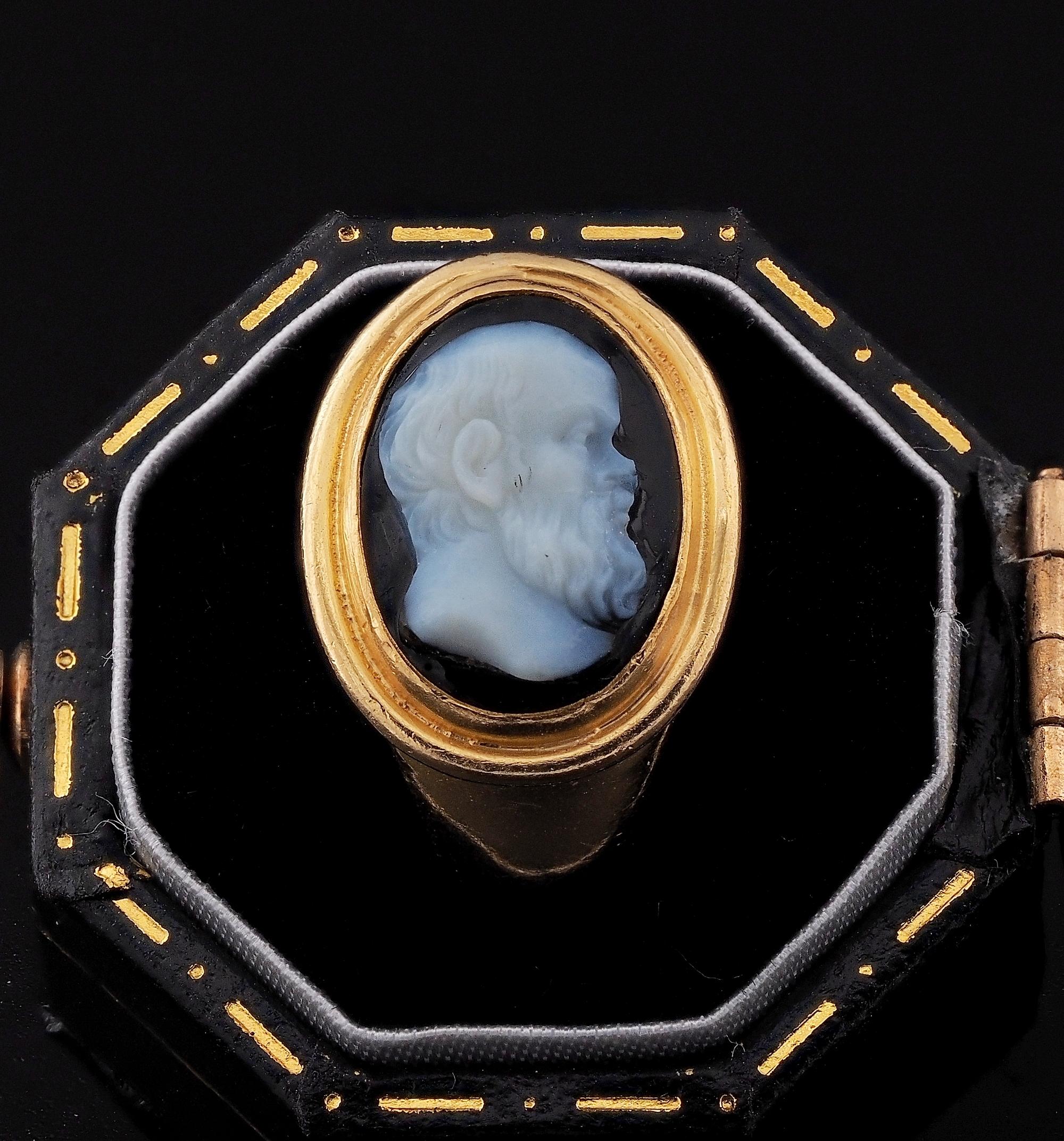Ancient Cameo Art
A beautiful Georgian period ring hand crafted of solid 18 KT gold
Featuring a face right profile of Socrate skilfully carved from Agate, cameo possibly older than Georgian, the ring is 1800/ 1820 ca
Cameo is 12.6 x 9.1 mm ring’s