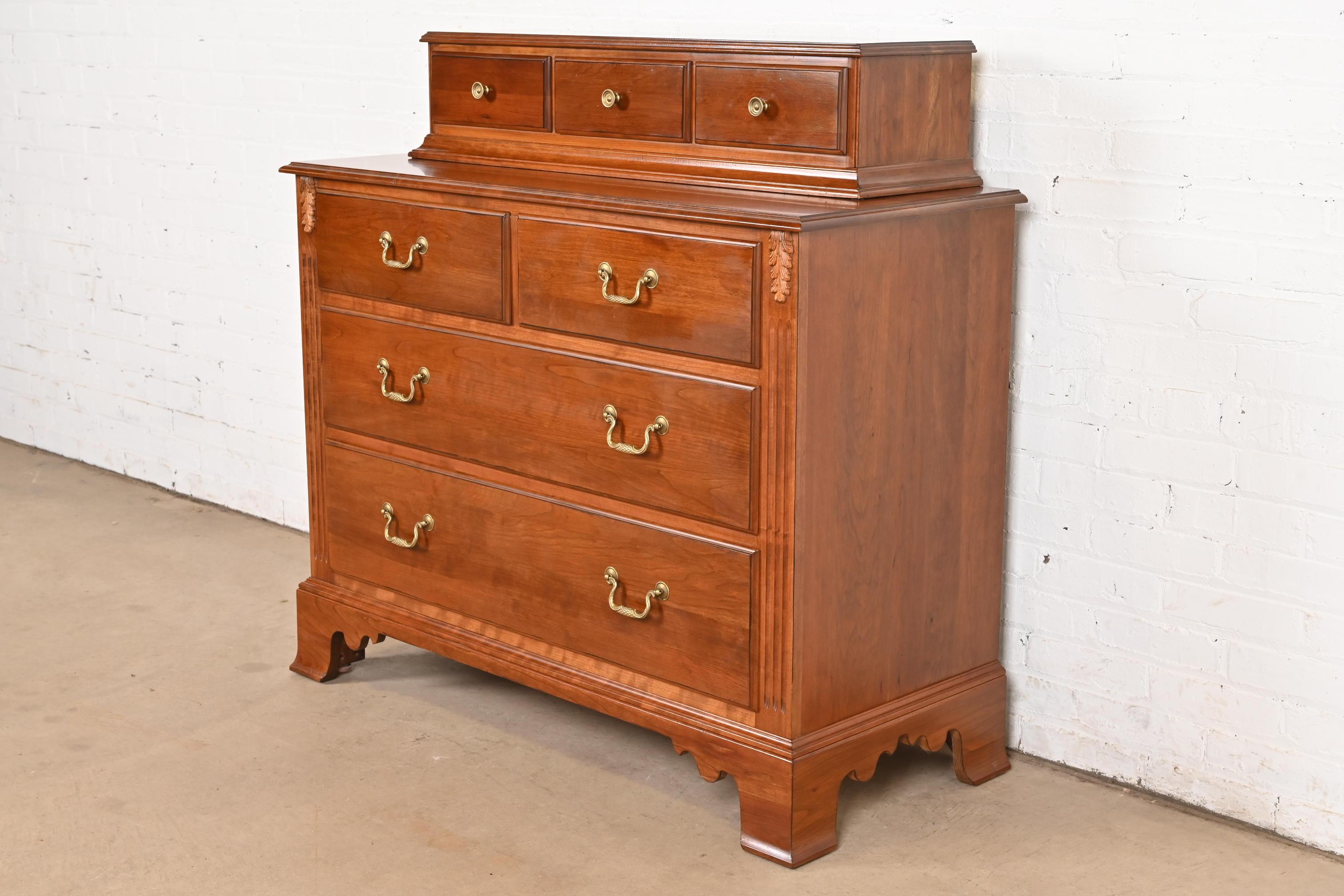 Georgian Solid Cherry Wood Dresser or Chest of Drawers In Good Condition For Sale In South Bend, IN
