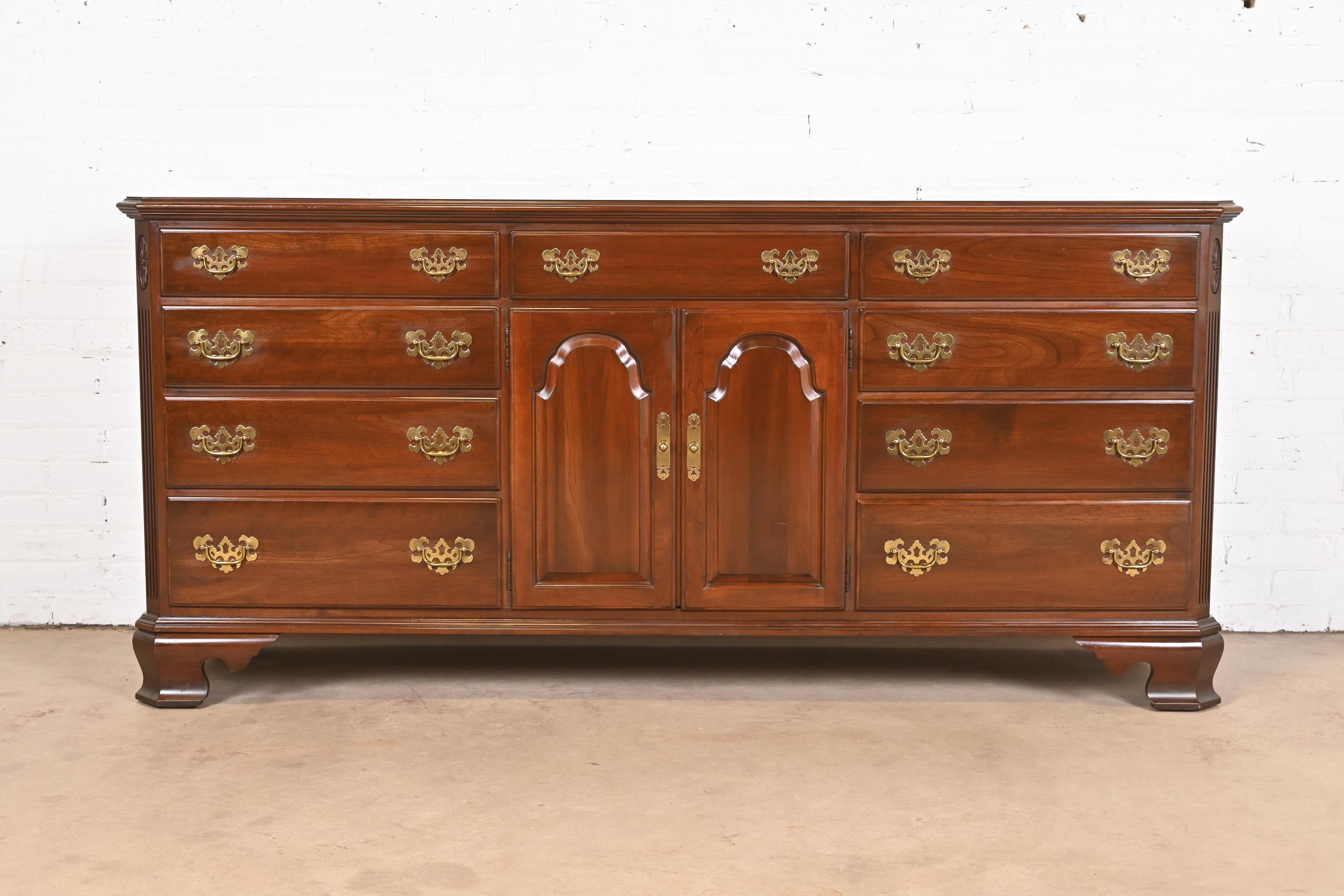 Georgian Solid Cherry Wood Dresser or Credenza In Good Condition For Sale In South Bend, IN