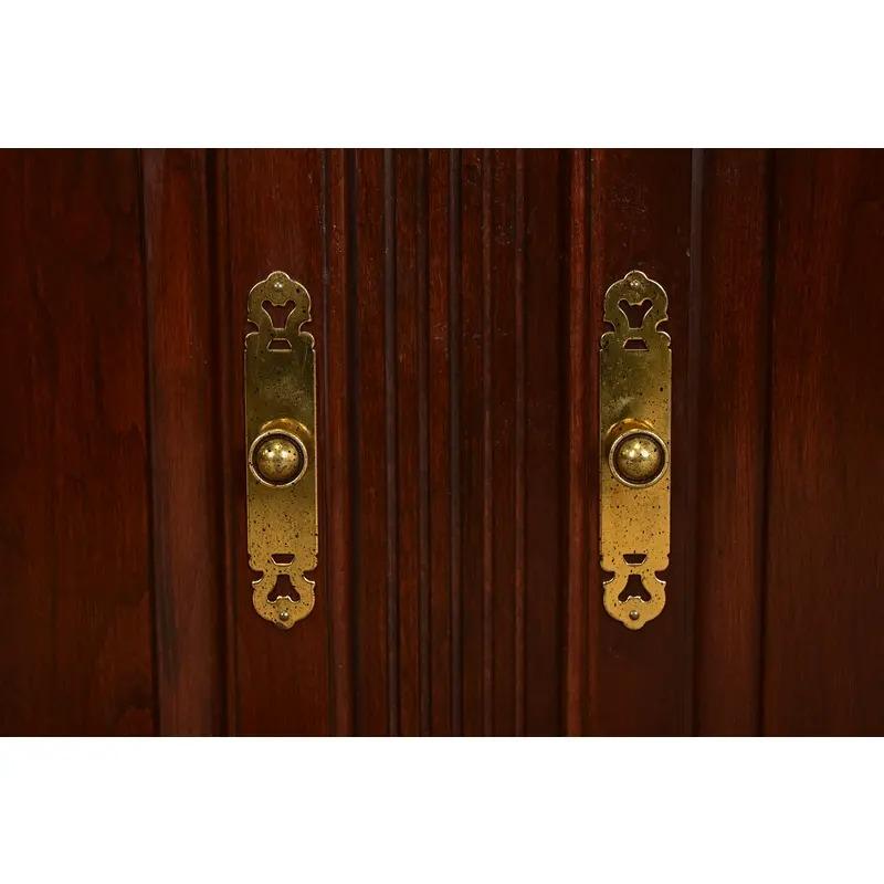 Georgian Solid Cherry Wood Flip Top Buffet Server or Bar Cabinet For Sale 4