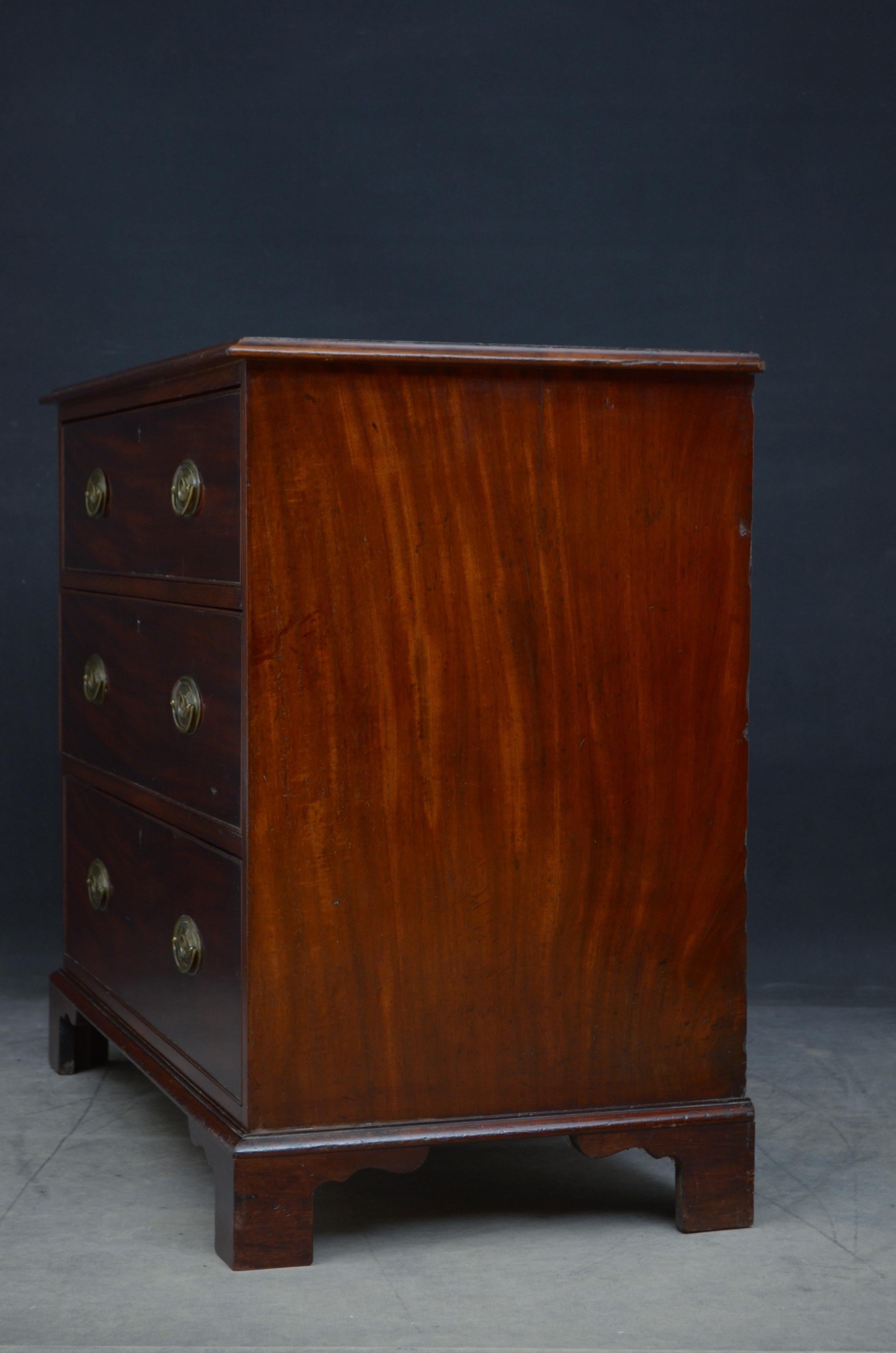 Georgian Solid Mahogany Chest of Drawers 4