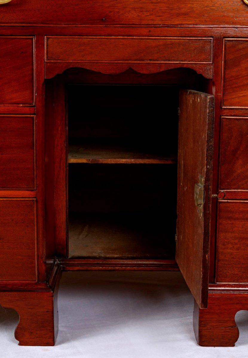 Georgian Solid Mahogany Desk Says Knee, Late 18th Century In Excellent Condition For Sale In CRÉTEIL, FR