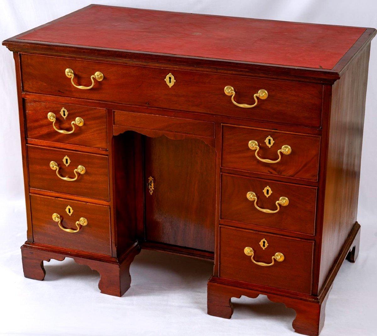 18th Century and Earlier Georgian Solid Mahogany Desk Says Knee, Late 18th Century For Sale