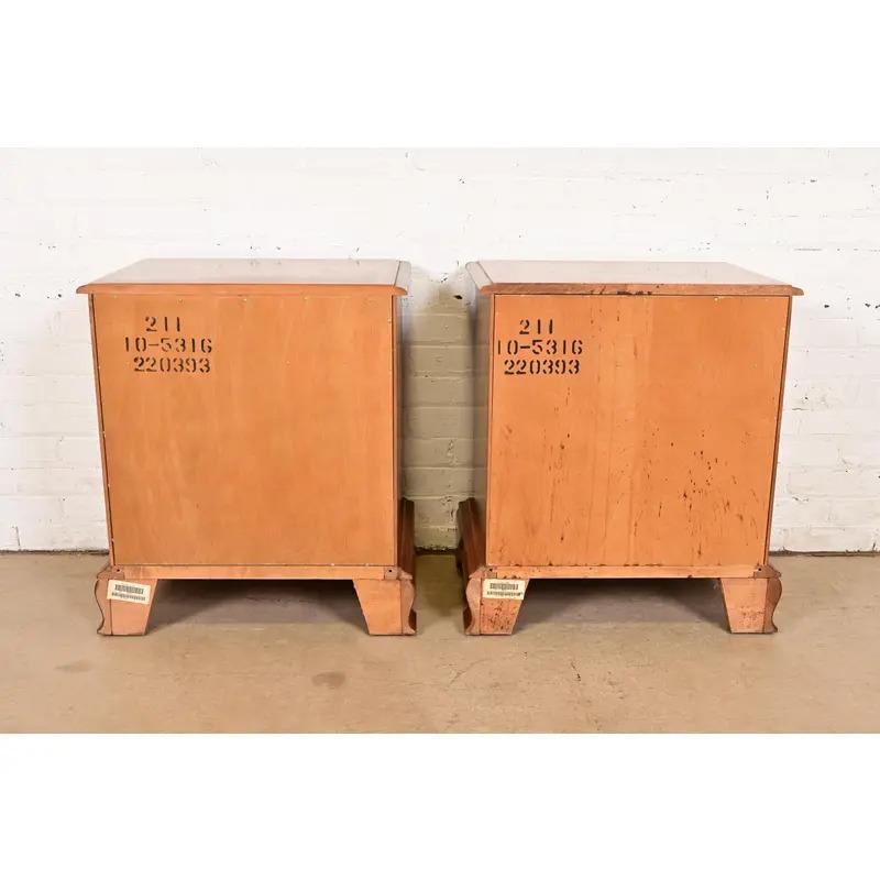 Paire de tables de nuit Georgian en érable massif en vente 7