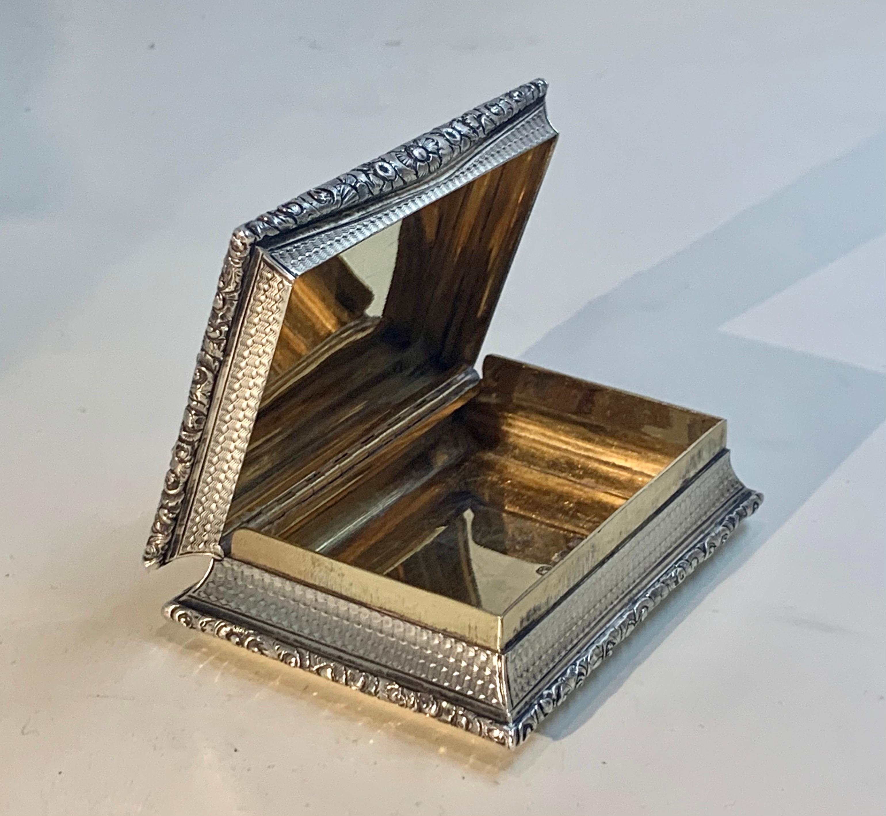Caja de rapé de mesa georgiana de plata maciza de ley HM, 1836 Mediados del siglo XIX en venta