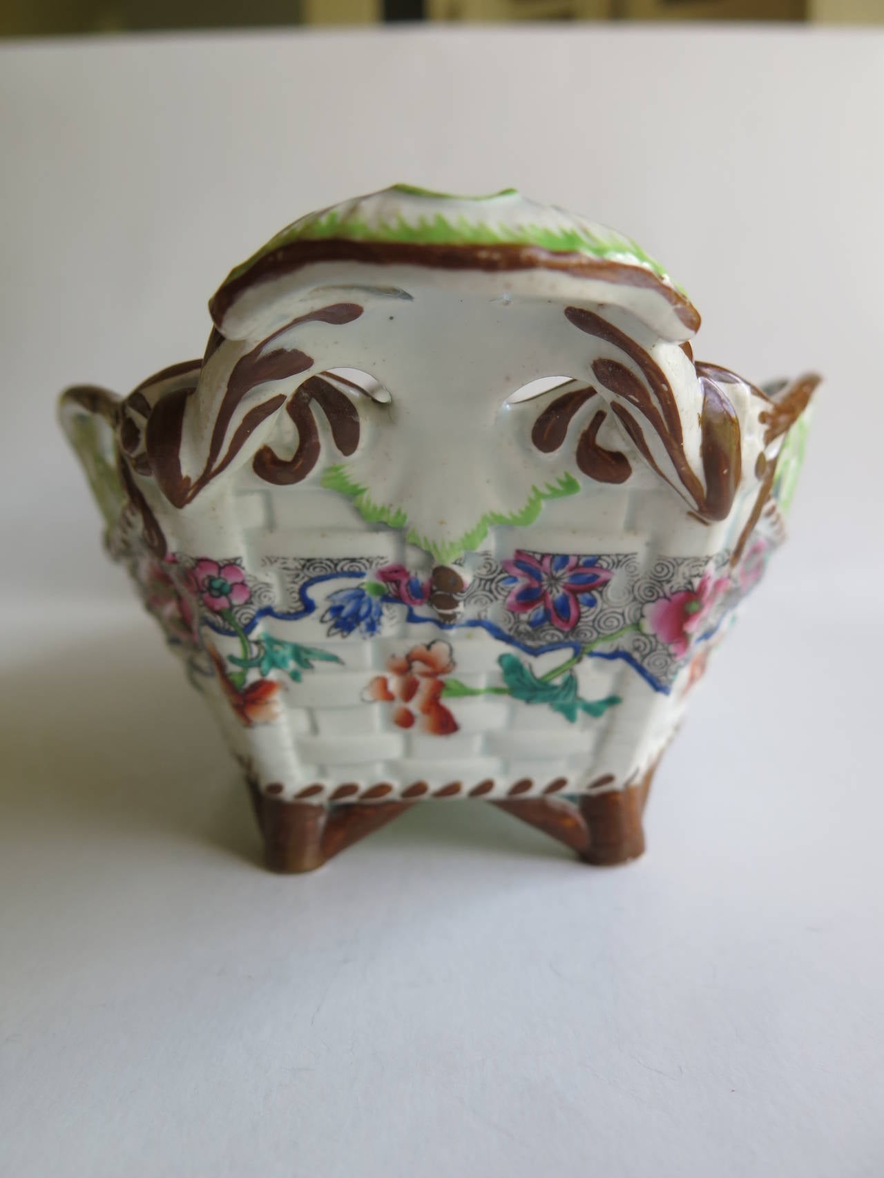 Frühe Spode Creamware Keramik durchbohrt Chestnut Korb,  Englisch um 1825 im Zustand „Gut“ im Angebot in Lincoln, Lincolnshire