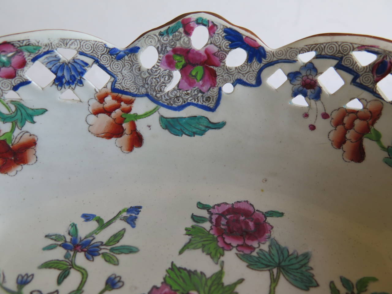 Frühe Spode Creamware Keramik durchbohrt Chestnut Korb,  Englisch um 1825 im Angebot 1