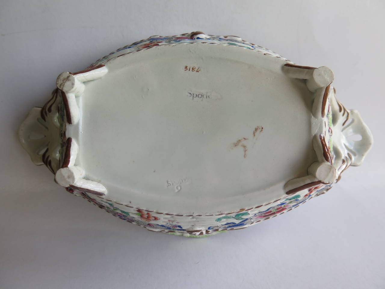 Early Spode Creamware pottery Pierced Chestnut Basket,  English circa 1825 For Sale 3