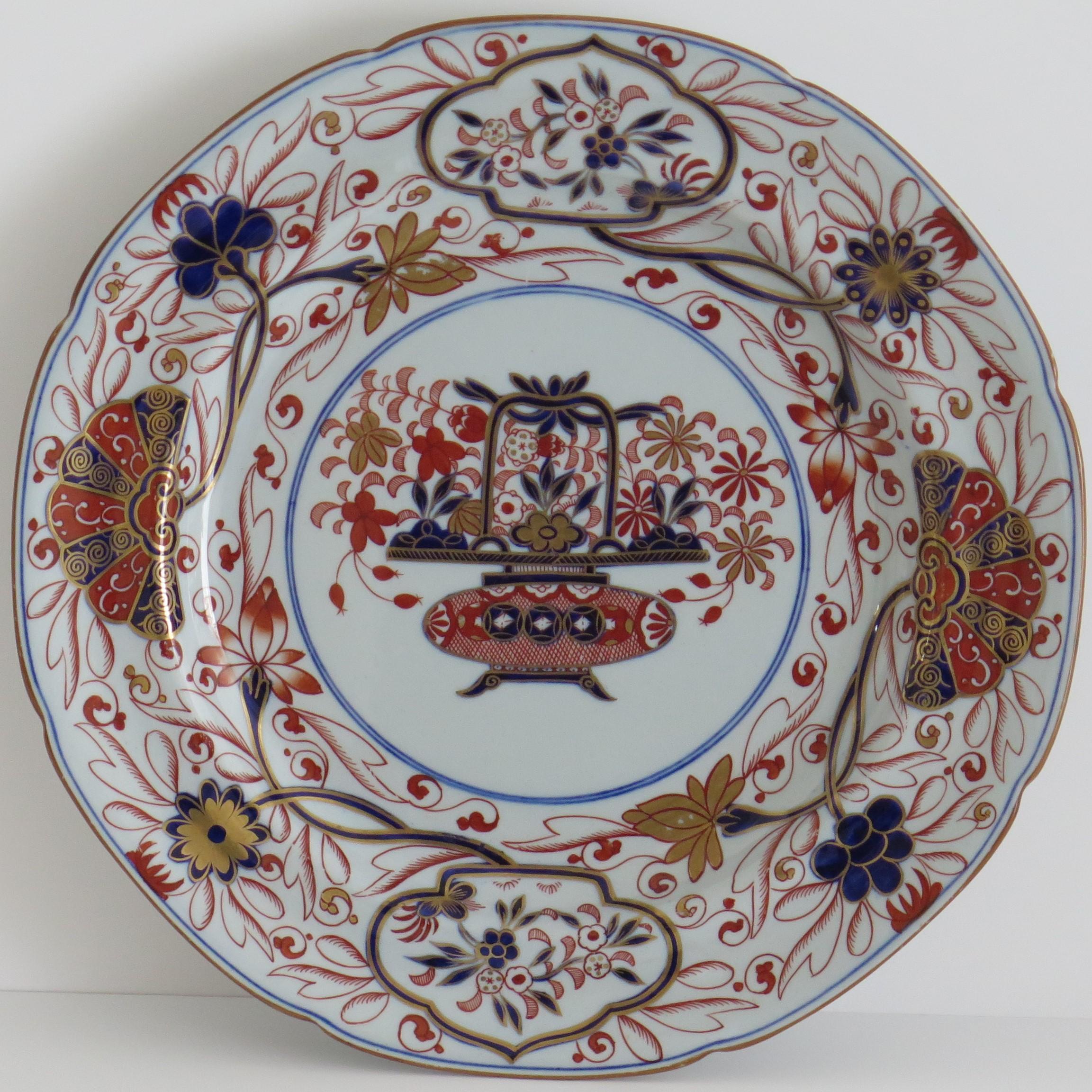 English Georgian Spode Dinner Plate a Ironstone Chinoiserie Pattern No.2283, circa 1820 For Sale