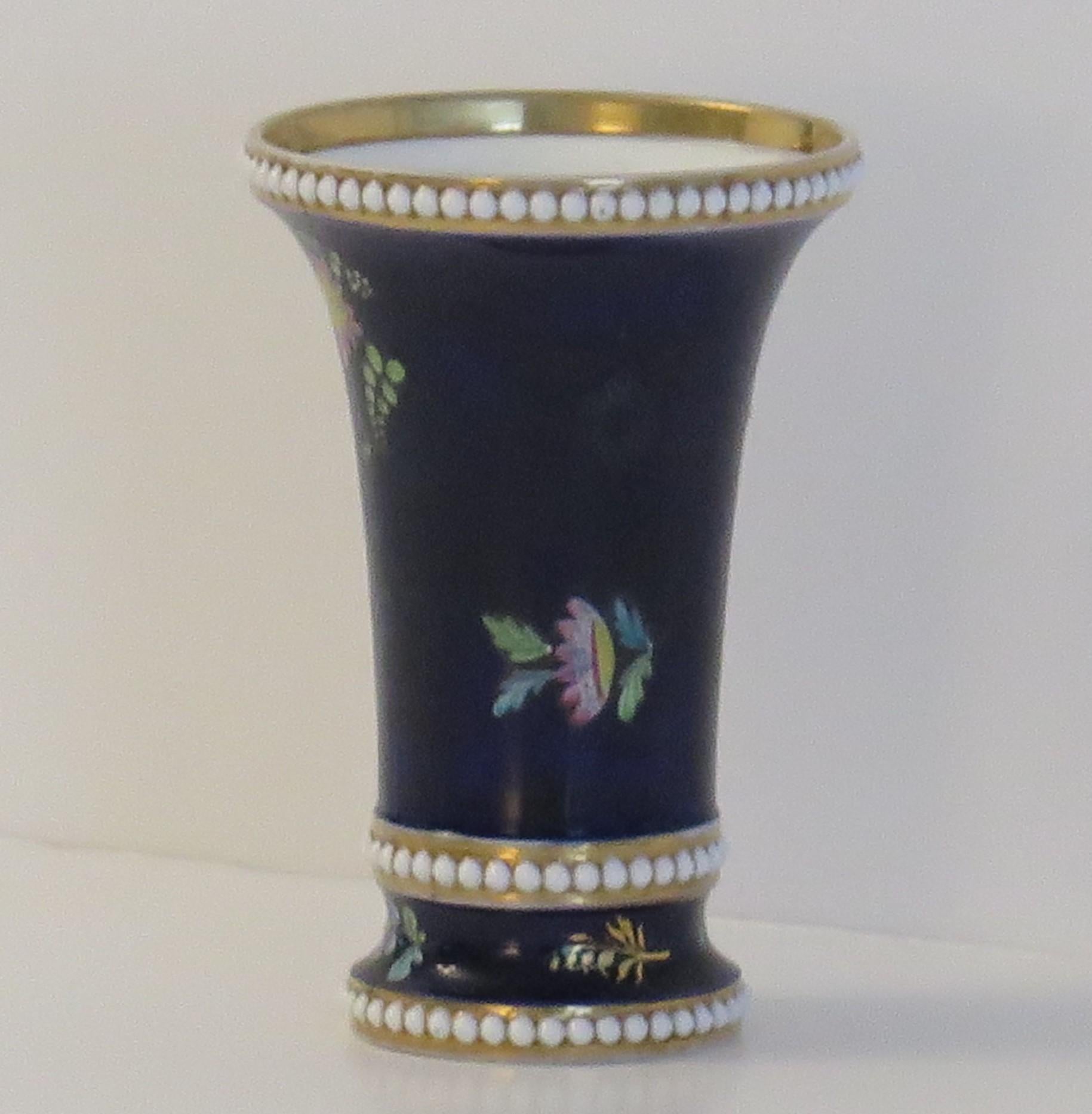 Georgian Spode Porcelain Spill Vase in Mazarine Flowers Ptn 3420, Ca 1810 In Good Condition For Sale In Lincoln, Lincolnshire