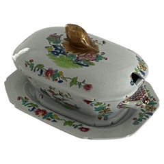 Georgianische Spode-Sauce-Terrine mit Deckel und Unterteller, Muster „Willis“ 2148, um 1810