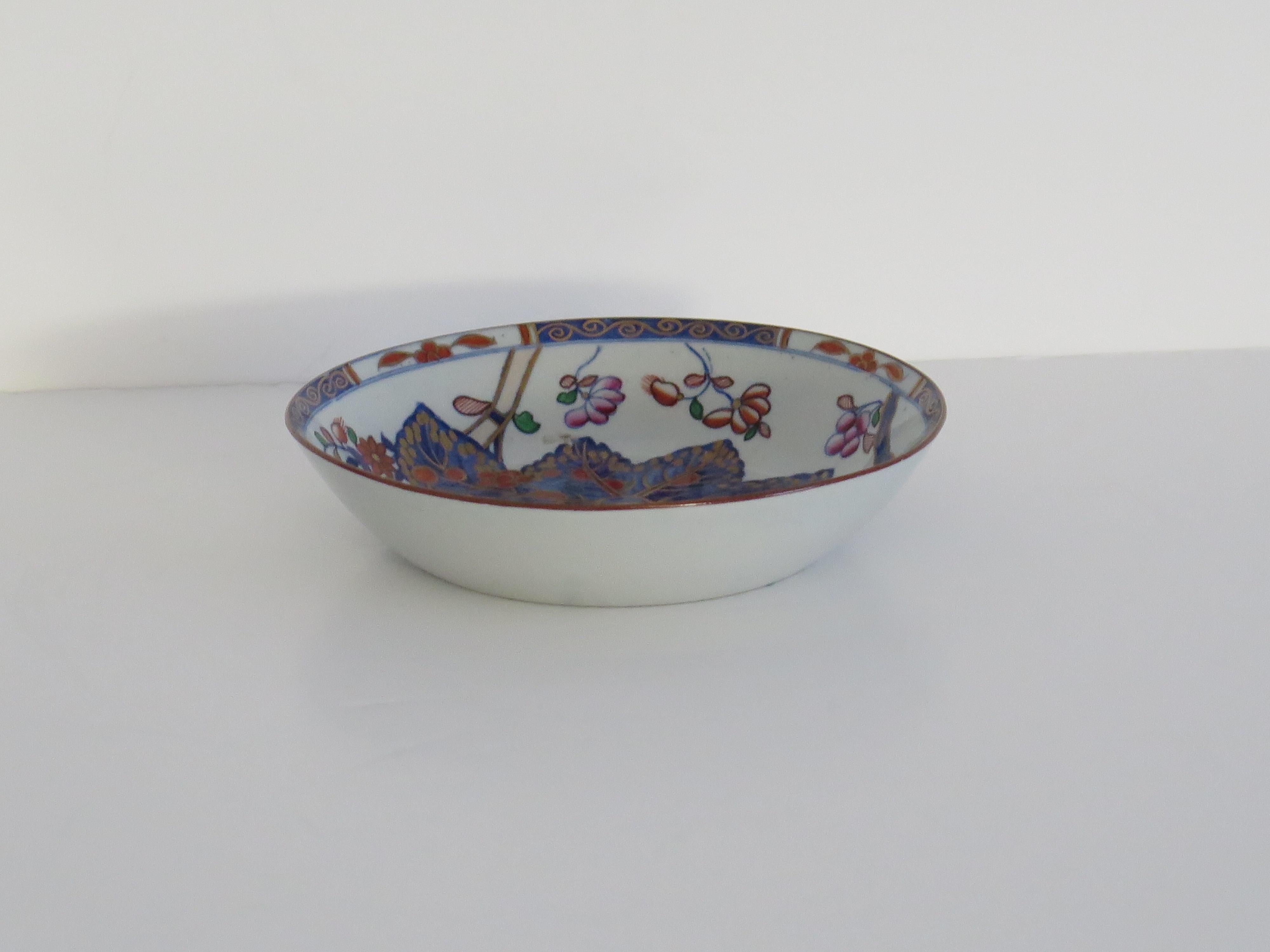 Chinoiseries Plat en pierre Spode géorgienne à motif de feuilles de tabac n° 2061, vers 1820