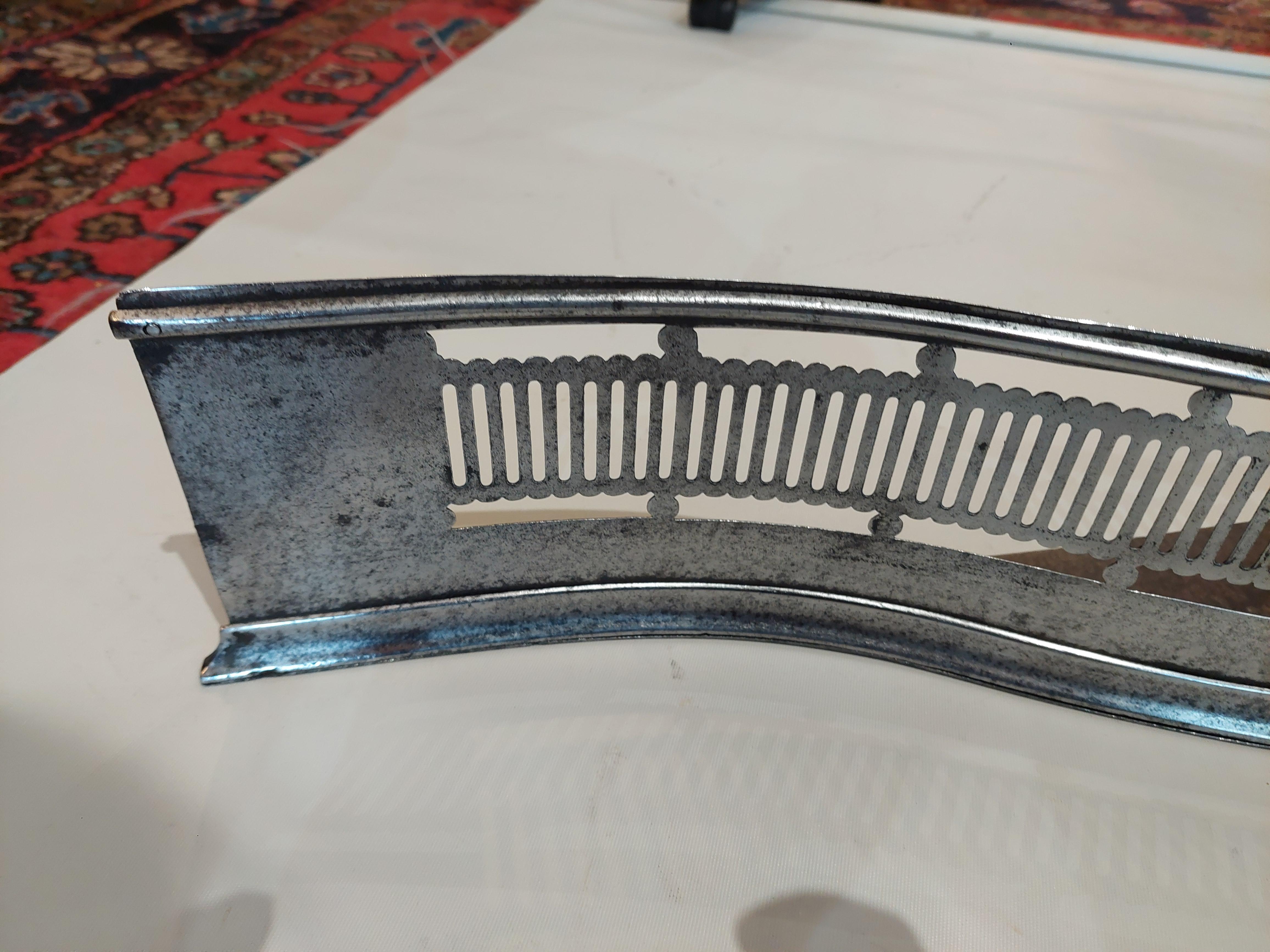 George III Bordure de l'âtre en acier géorgien en vente