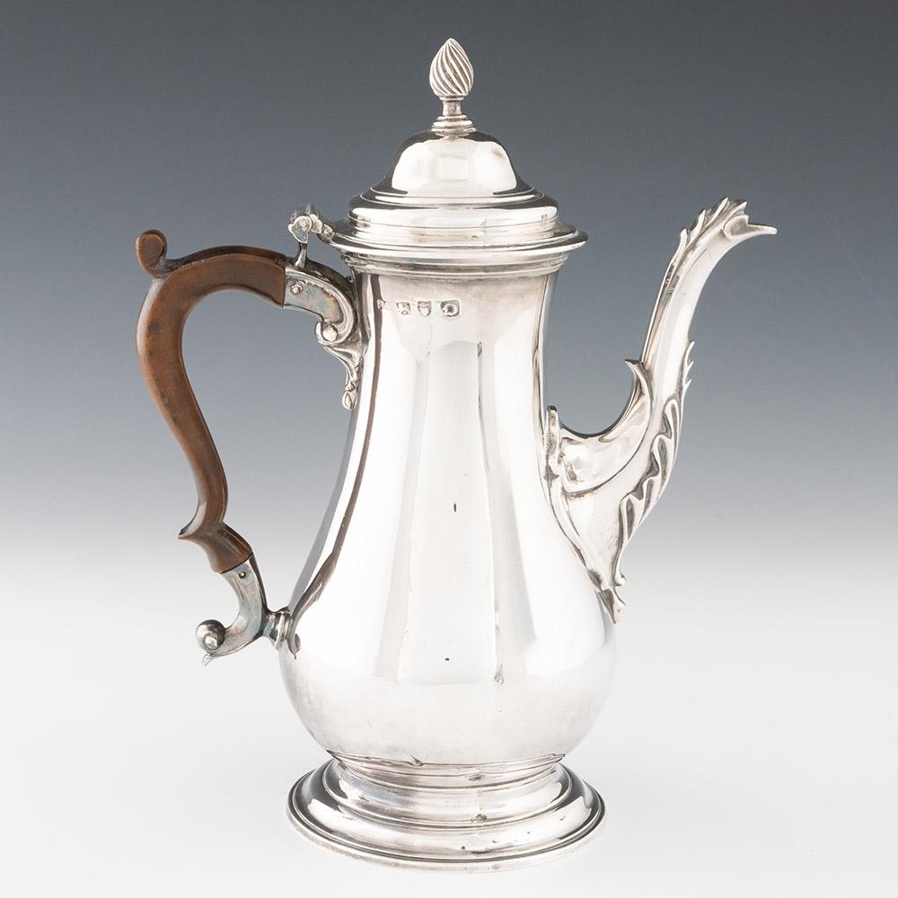 Georgian Sterling Silver Coffee Pot London 1769 In Good Condition For Sale In Tunbridge Wells, GB