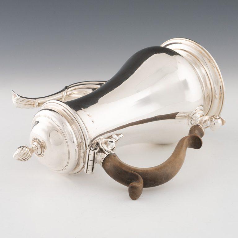 Georgianische Sterling Silber Kaffeekanne London 1769 (Mitte des 18. Jahrhunderts) im Angebot