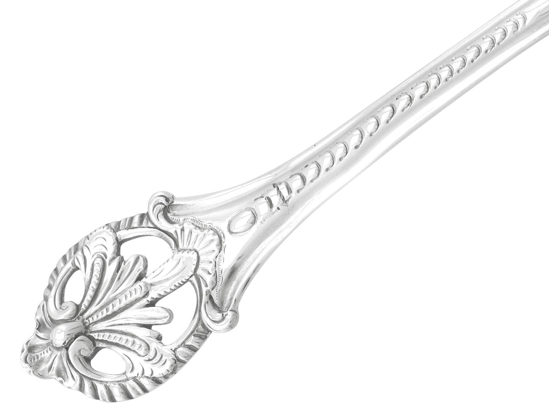 George III Georgian Sterling Silver Fish Slice Pudding Trowel For Sale