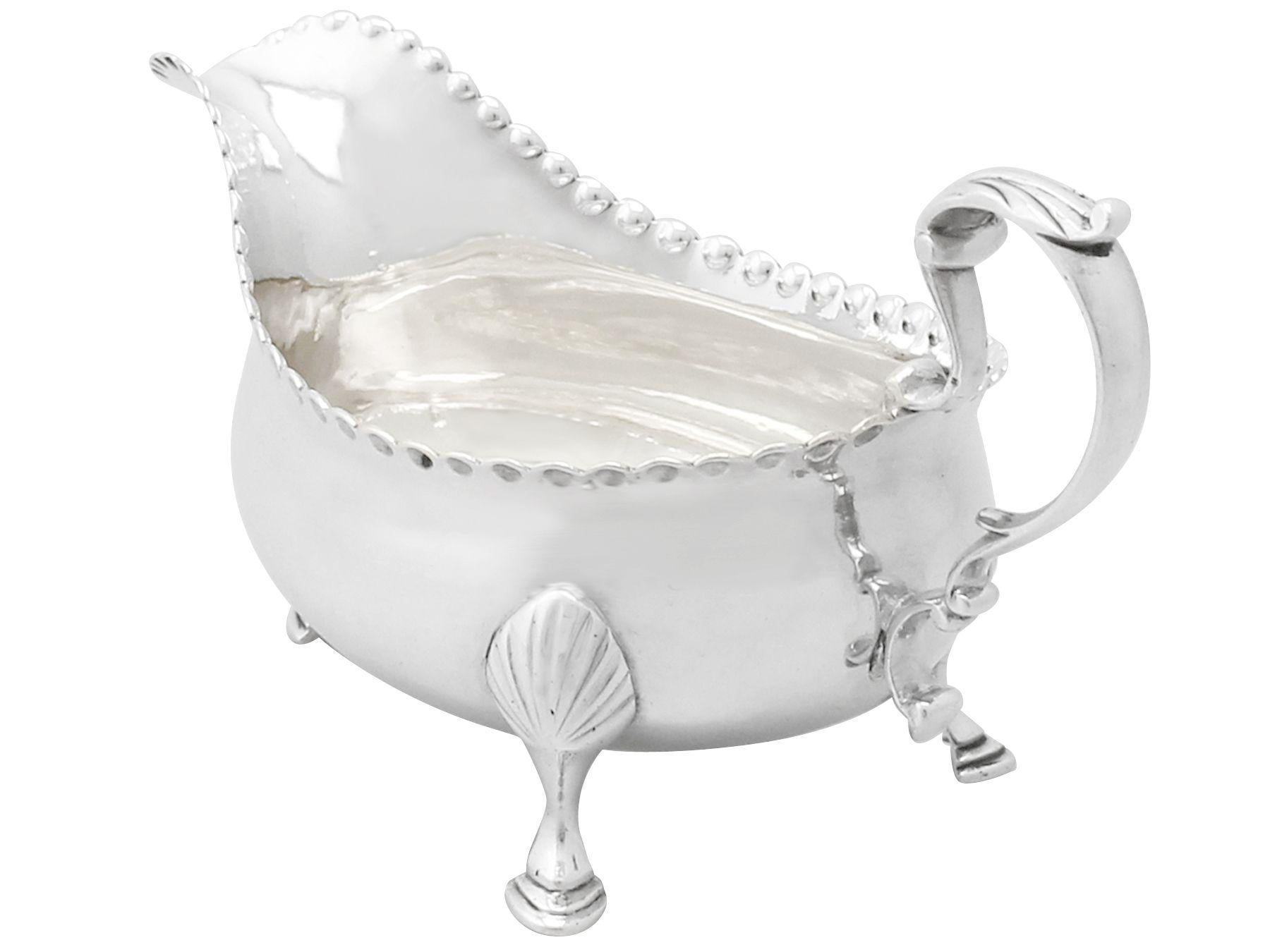 Sterling Silver Gravy Boat by John Langlands I & John Robertson I In Excellent Condition For Sale In Jesmond, Newcastle Upon Tyne