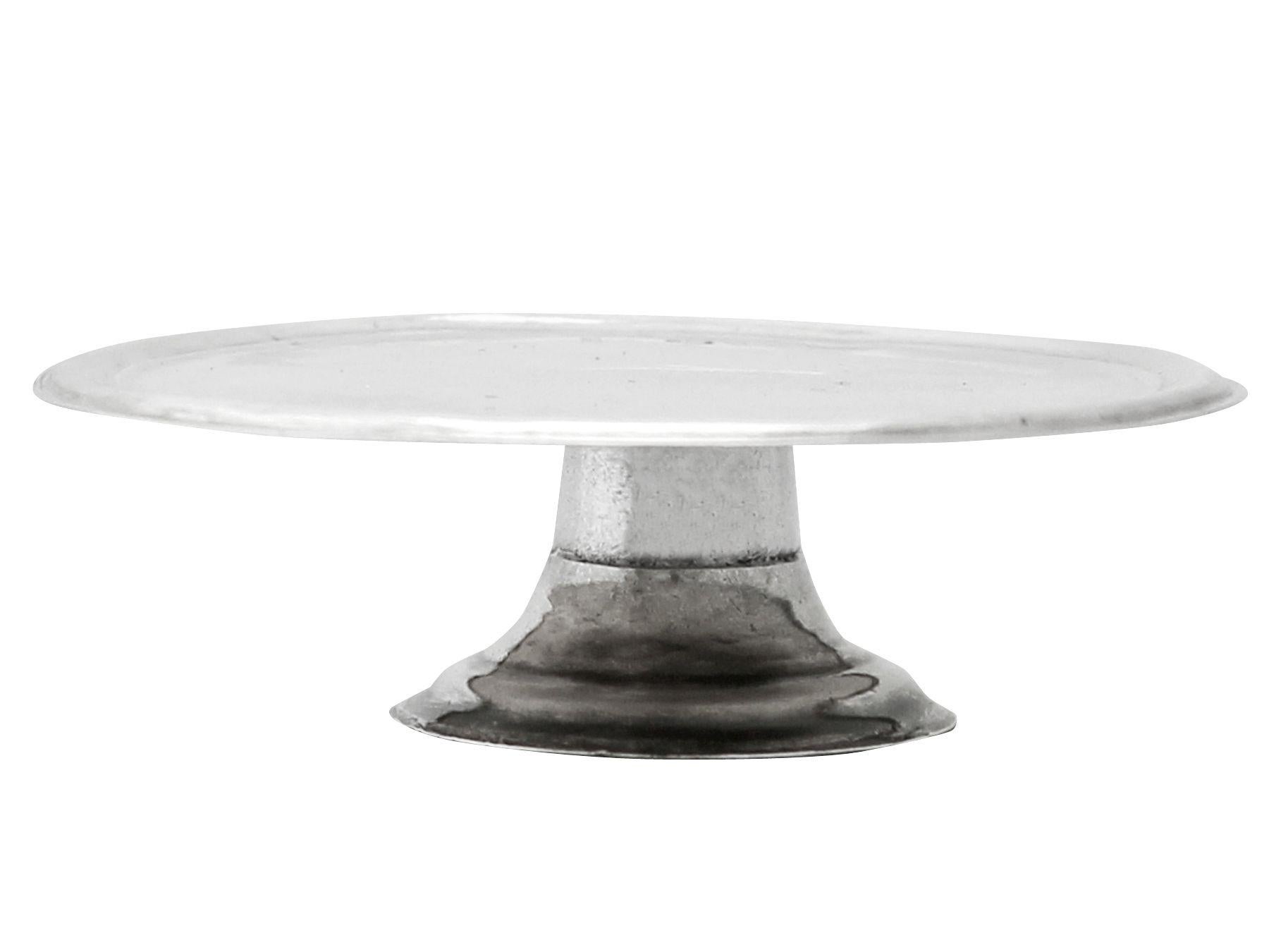 A fine and impressive, antique Georgian English sterling silver miniature/toy tazza; part of our collectable silverware collection.

This impressive antique Georgian sterling silver toy tazza has a plain circular form onto a cylindrical pedestal