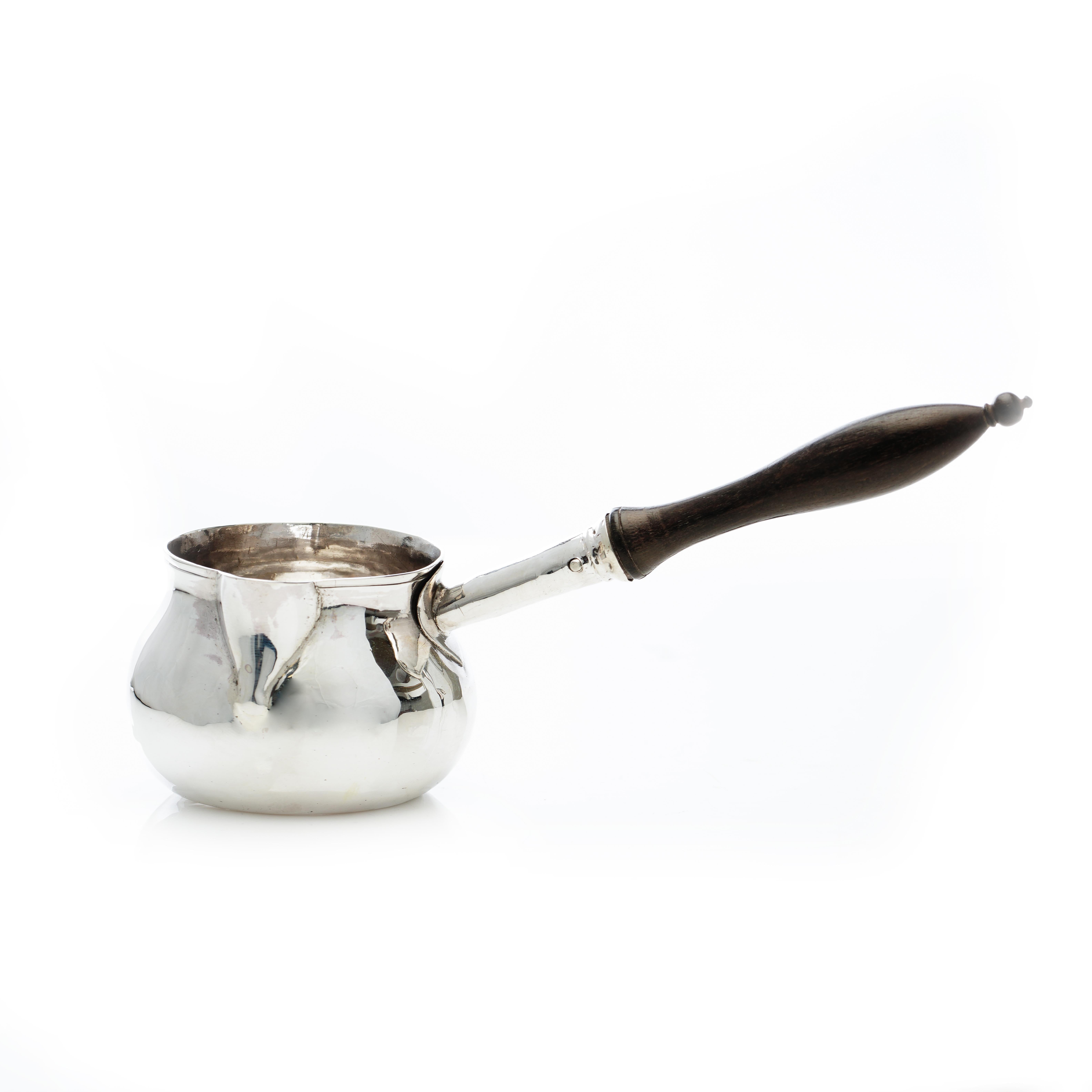 Antique Georgian sterling silver small brandy warming pan.
The pan has a wooden handle.
Maker: G.J
Made in England, London, 1809
Fully hallmarked.

Dimensions -
Length: 16.5 x 6 x 4.3 cm
Weight: 63 grams in total.

Condition: Minor age