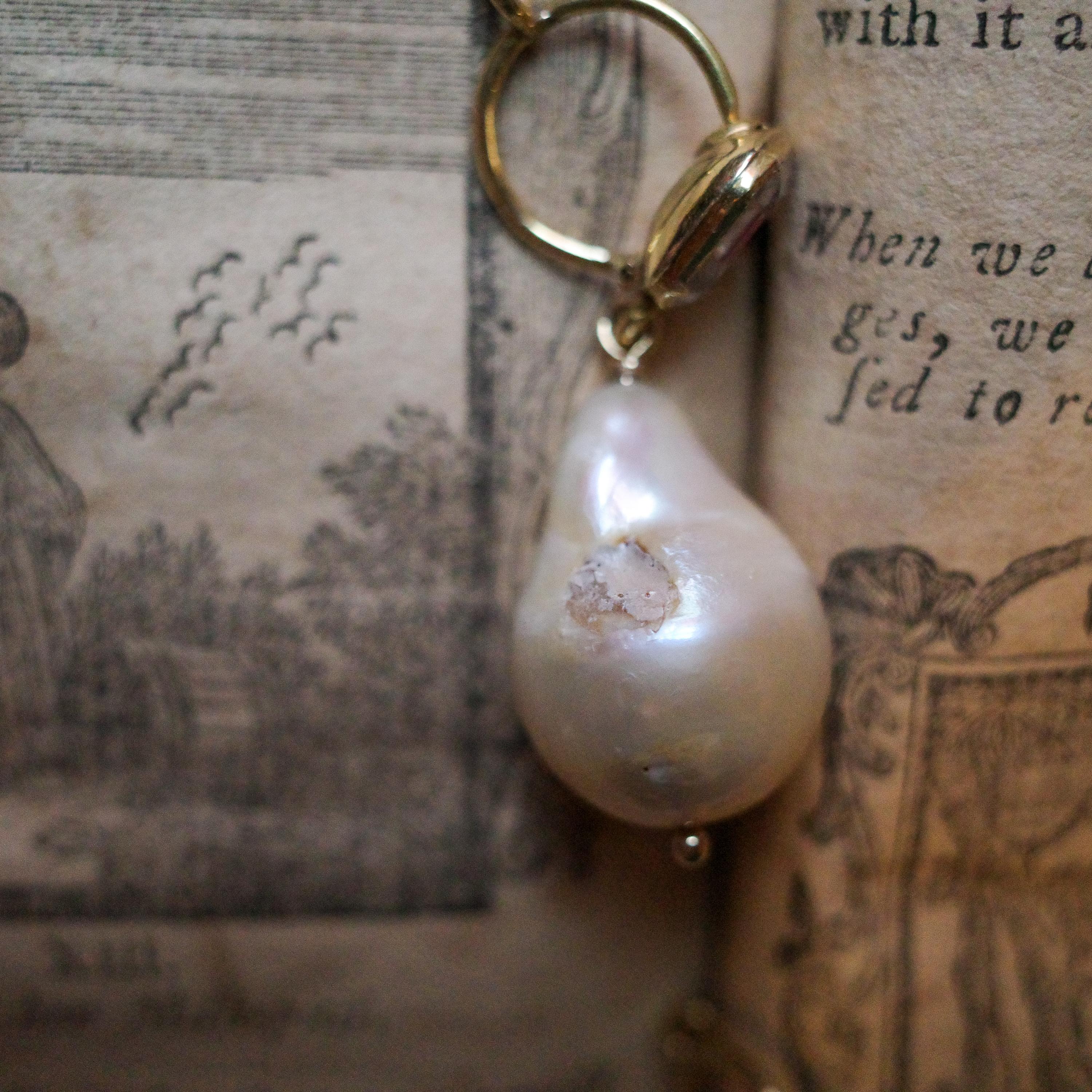 Georgian Stuart Crystal Earrings with Large Natural Saltwater Baroque Pearls in vendita 7