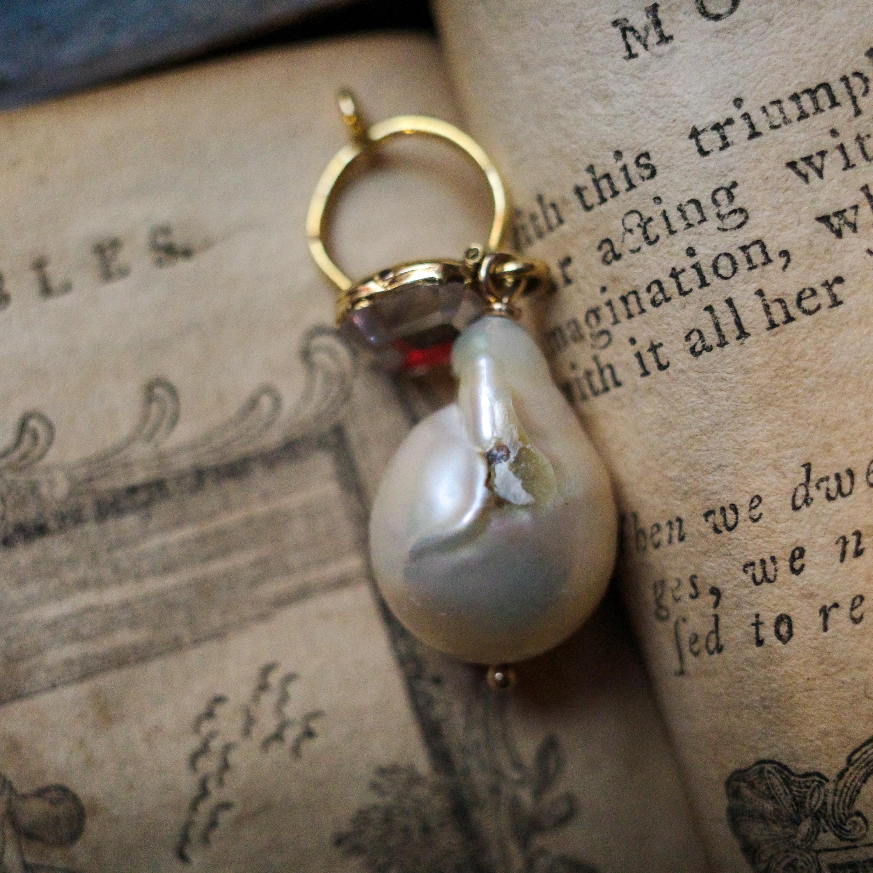 Georgian Stuart Crystal Earrings with Large Natural Saltwater Baroque Pearls in vendita 8