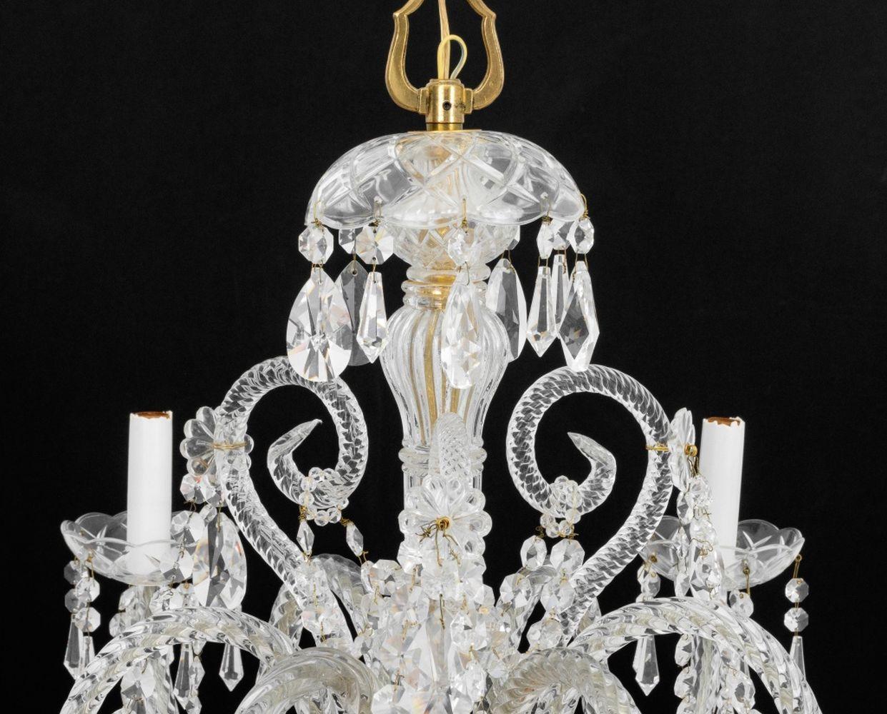 Lampadario di cristallo a 6 bracci in stile georgiano In condizioni buone in vendita a Astoria, NY