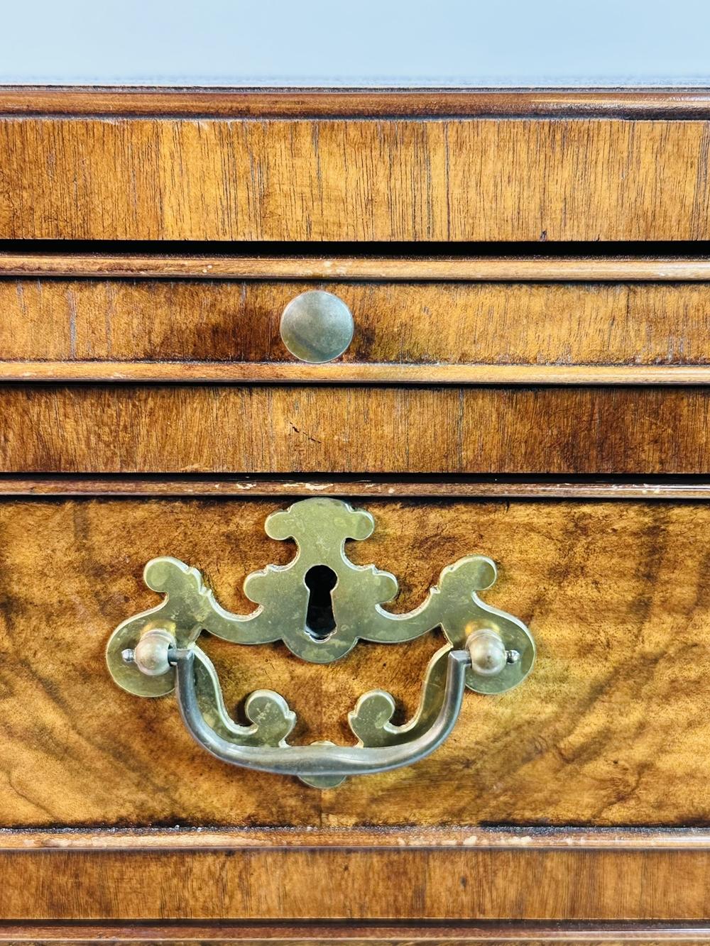 Georgian Style Bachelor's Chest of Drawers by Barker Furniture 6