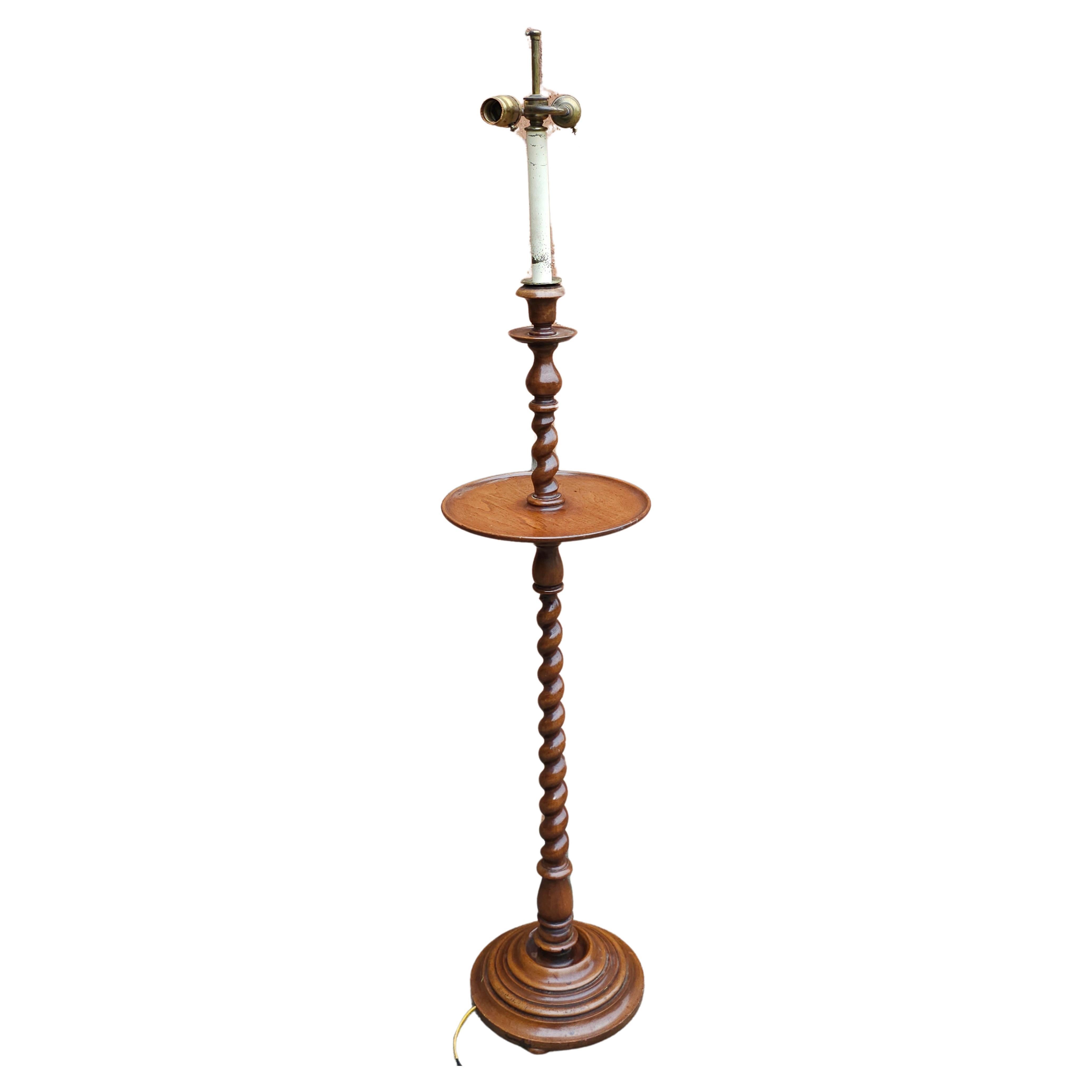 Barley Twist Stehlampe aus Nussbaum im georgianischen Stil mit Tisch