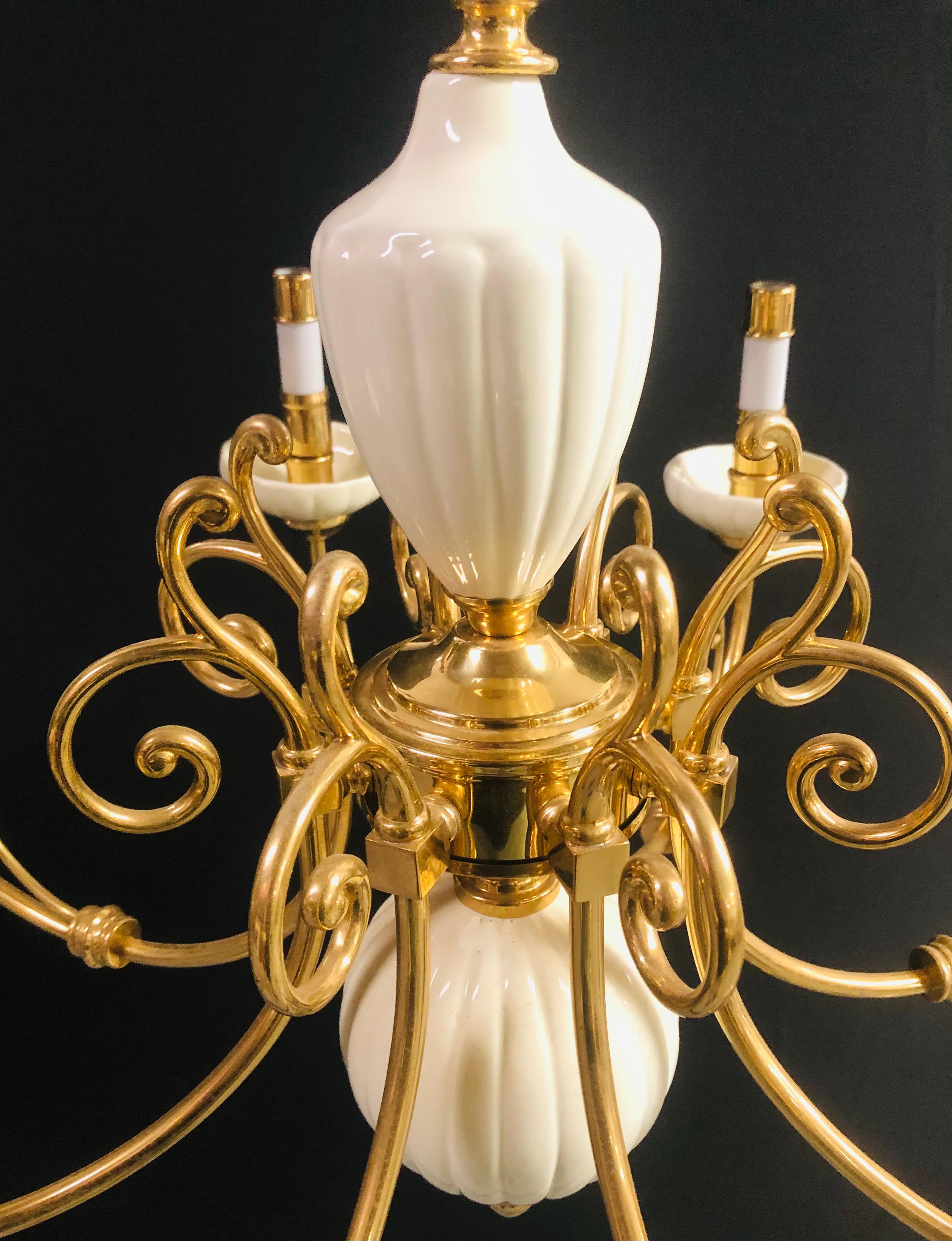 Georgian Style Brass and White Ceramic Eight-Arms Chandelier For Sale 4