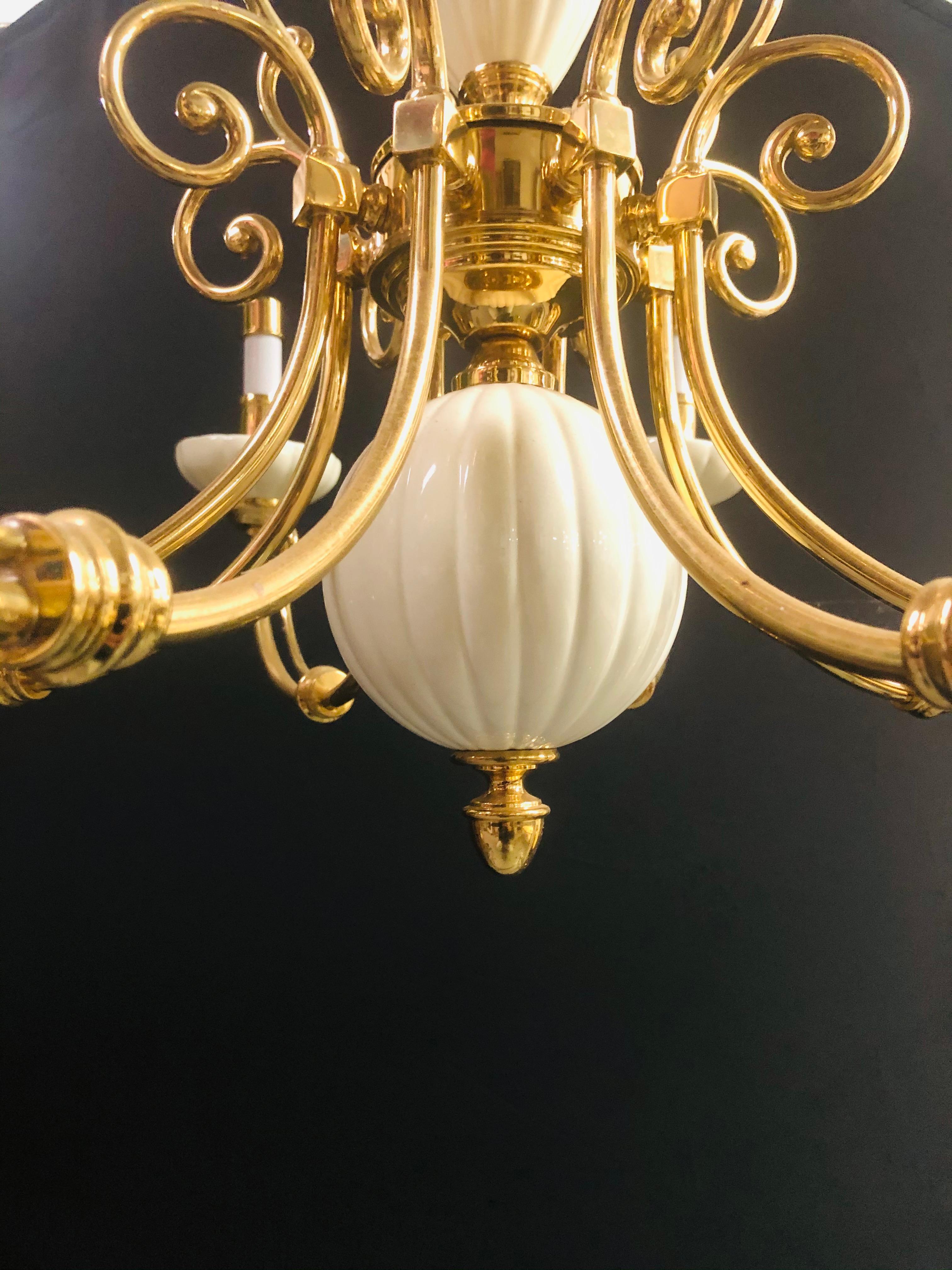 Georgian Style Brass and White Ceramic Eight-Arms Chandelier For Sale 5