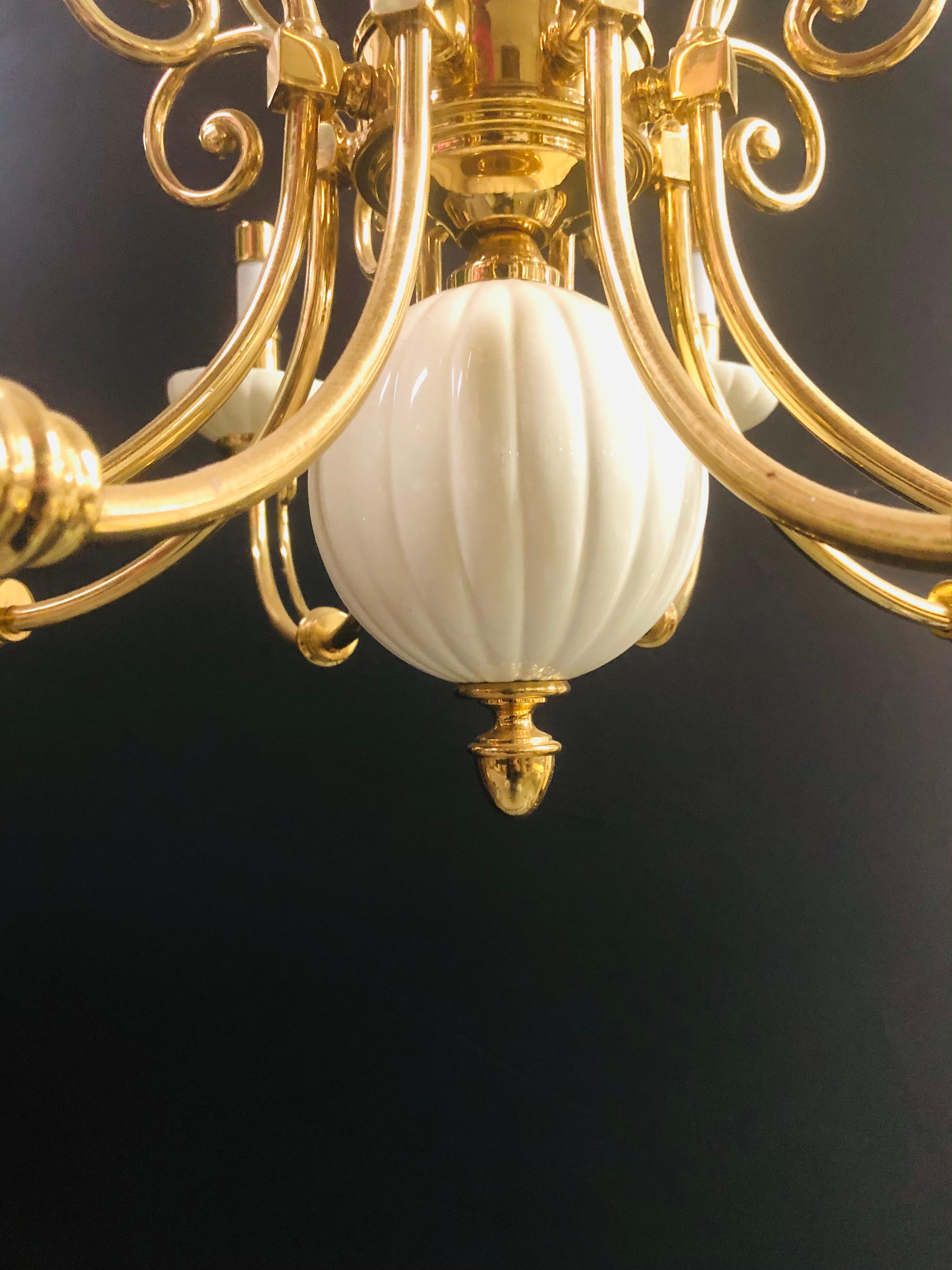 Georgian Style Brass and White Ceramic Eight-Arms Chandelier For Sale 6