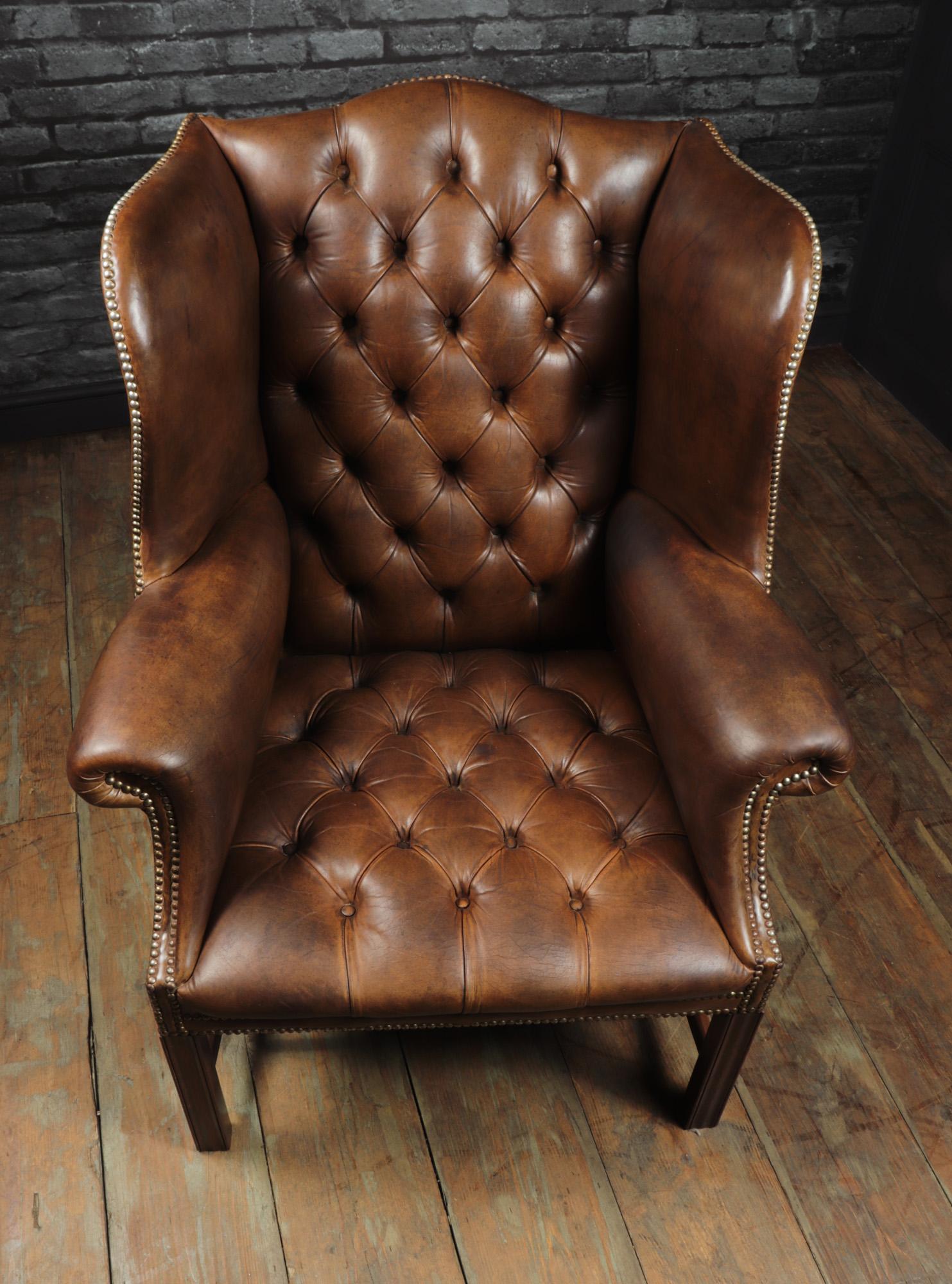 Georgian Style Brown Buttoned Leather Wing Chair In Excellent Condition In Paddock Wood Tonbridge, GB