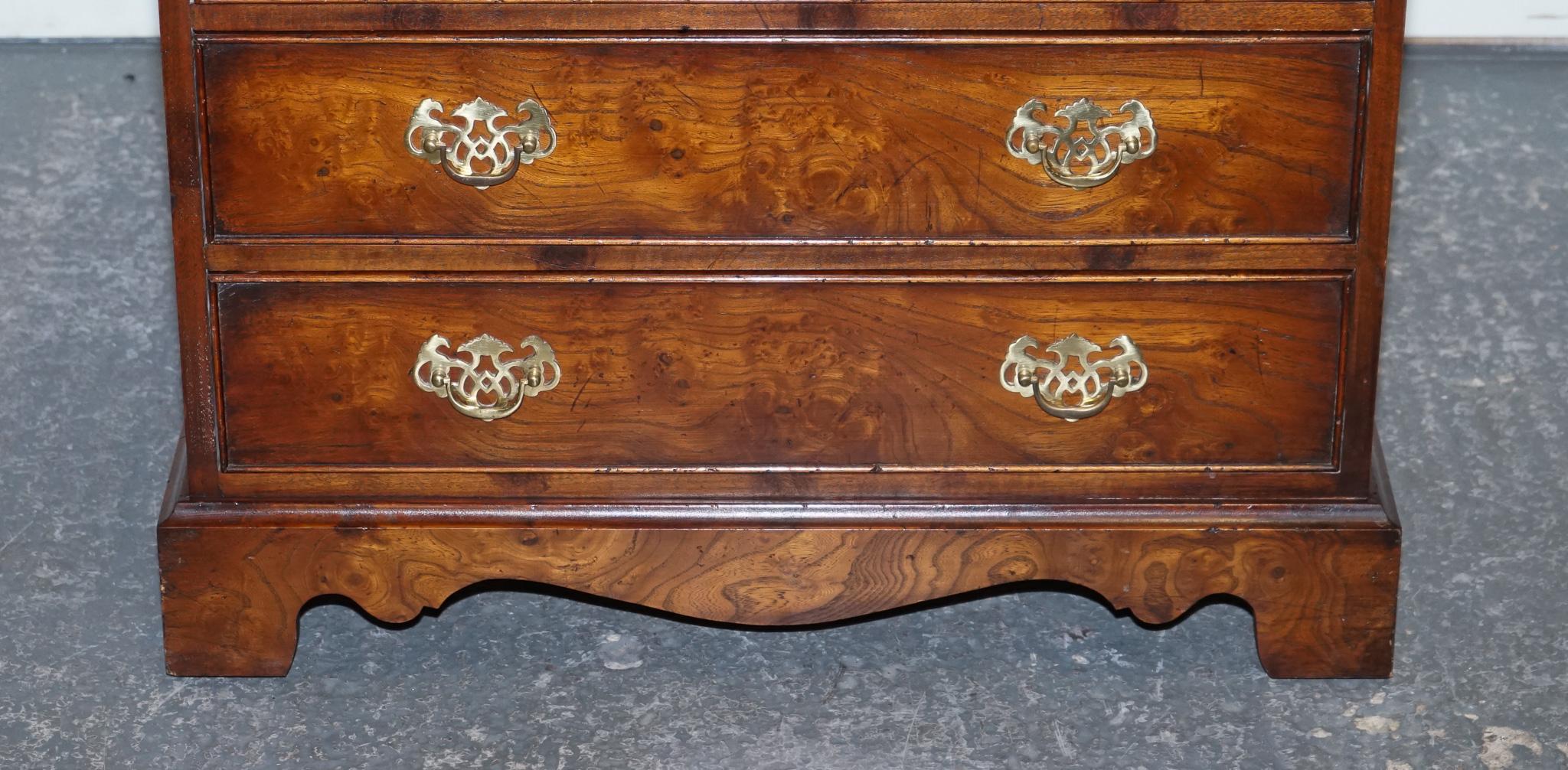 cajonera de estilo georgiano en madera de olmo con patas de soporte en Bueno estado para la venta en Pulborough, GB