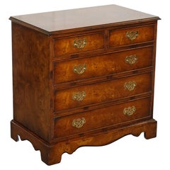 commode à tiroirs sur pieds à crémaillère en bouleau et érable de style géorgien