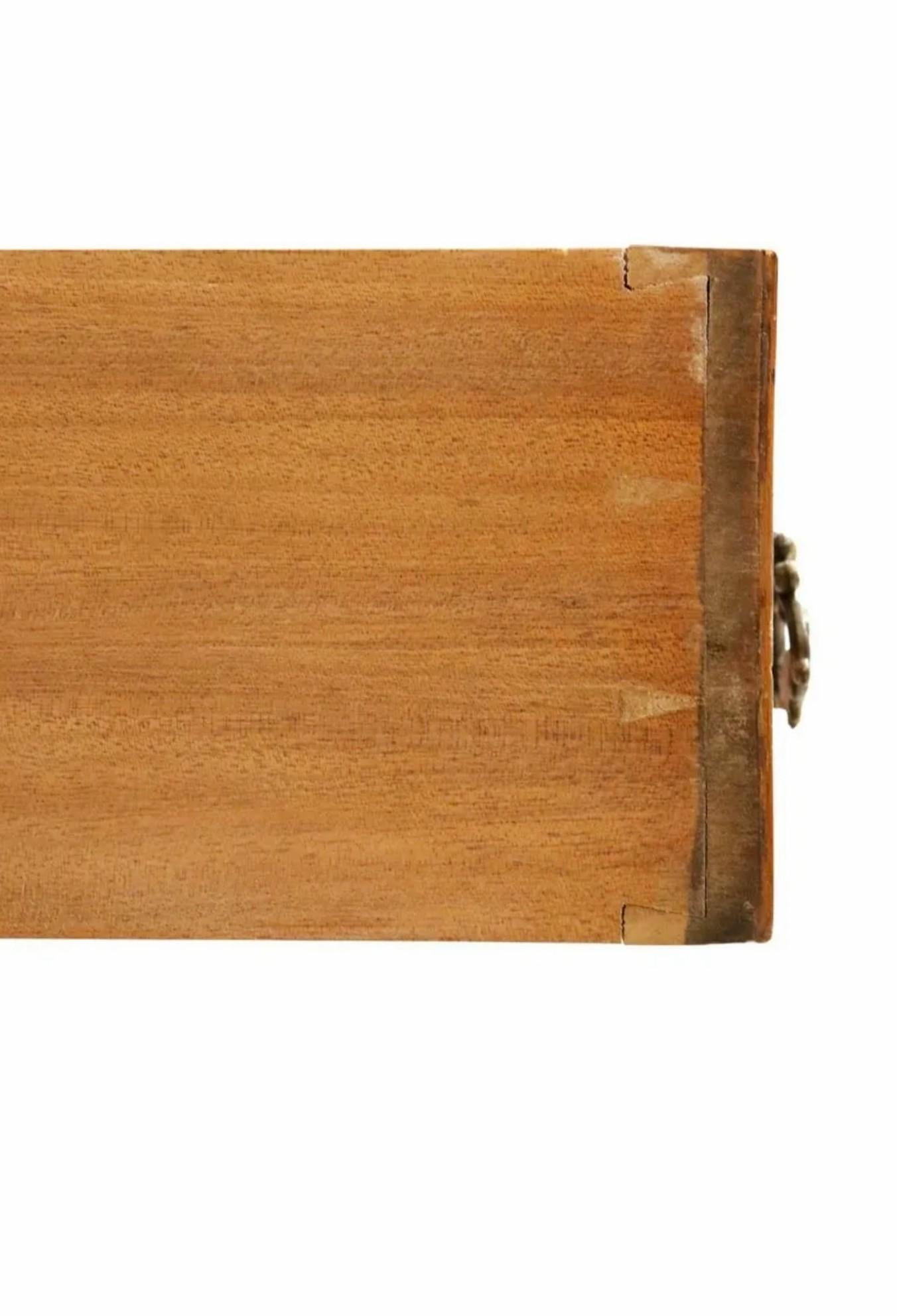 Nodo Credenza con cassettone in argento in stile georgiano Burlwood in vendita