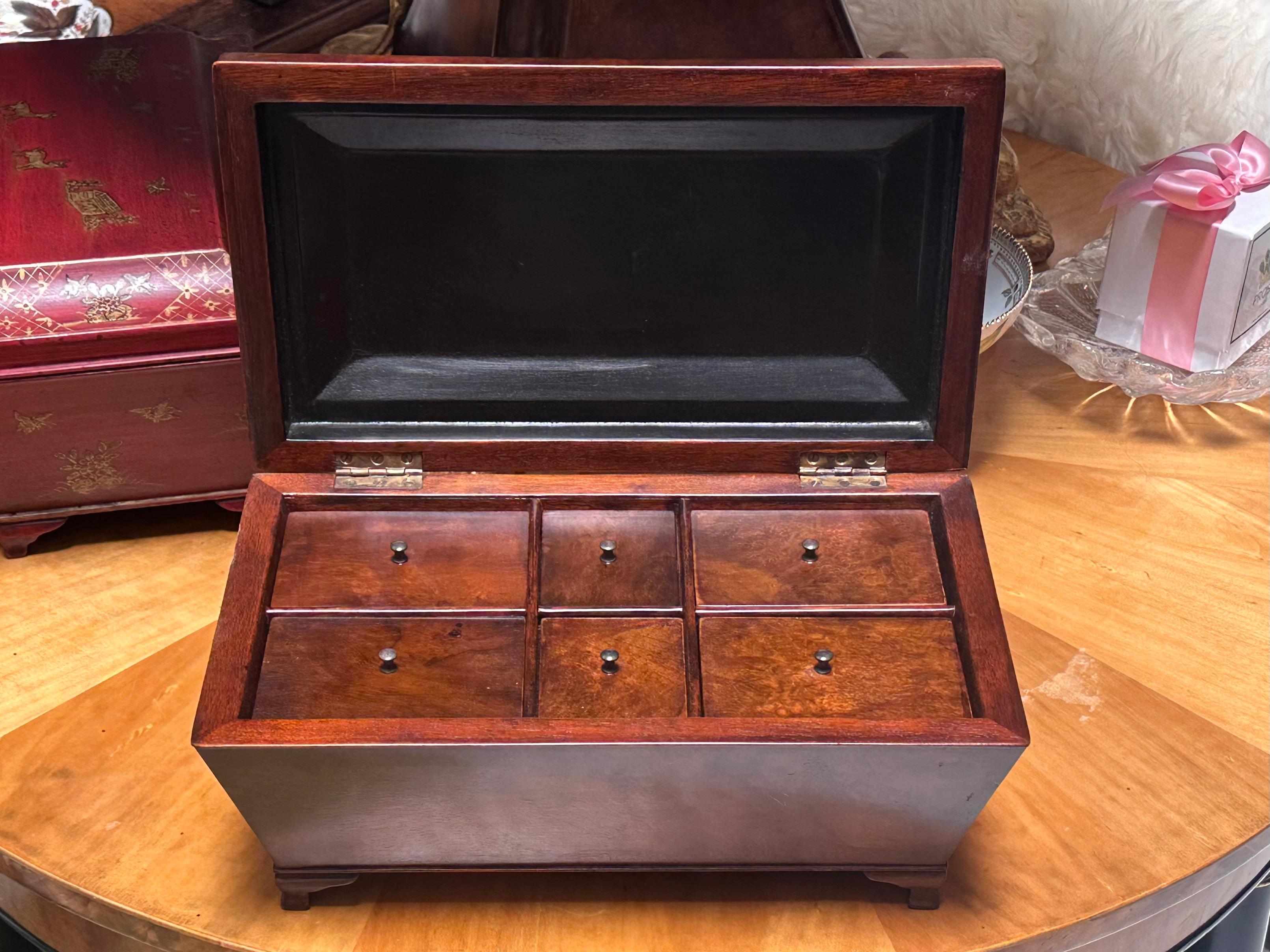 Georgian Style Burton-Ching burl Walnut Regency Tea Caddy In Good Condition For Sale In LOS ANGELES, CA