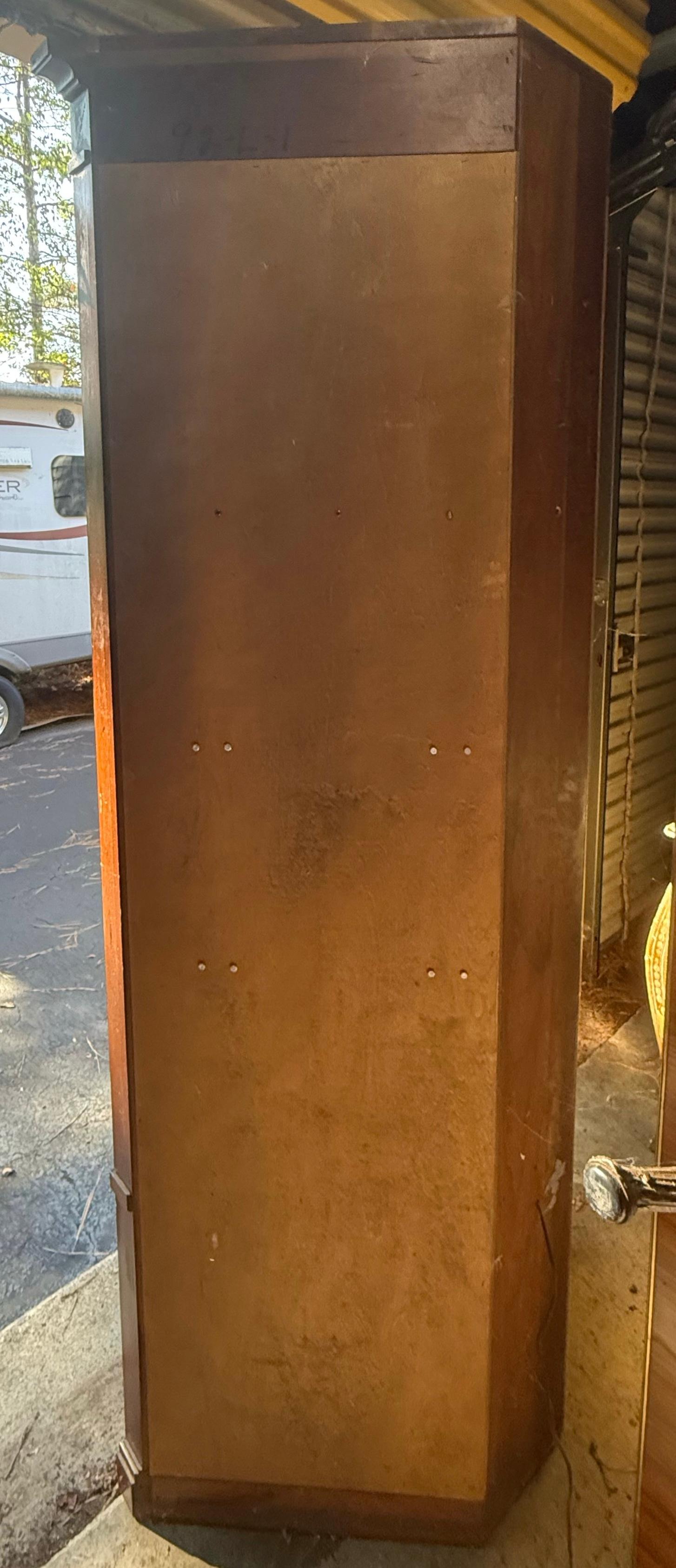 20th Century Georgian Style Carved Mahogany Corner Cabinet W/ Yellow Shell / Fan Interior For Sale