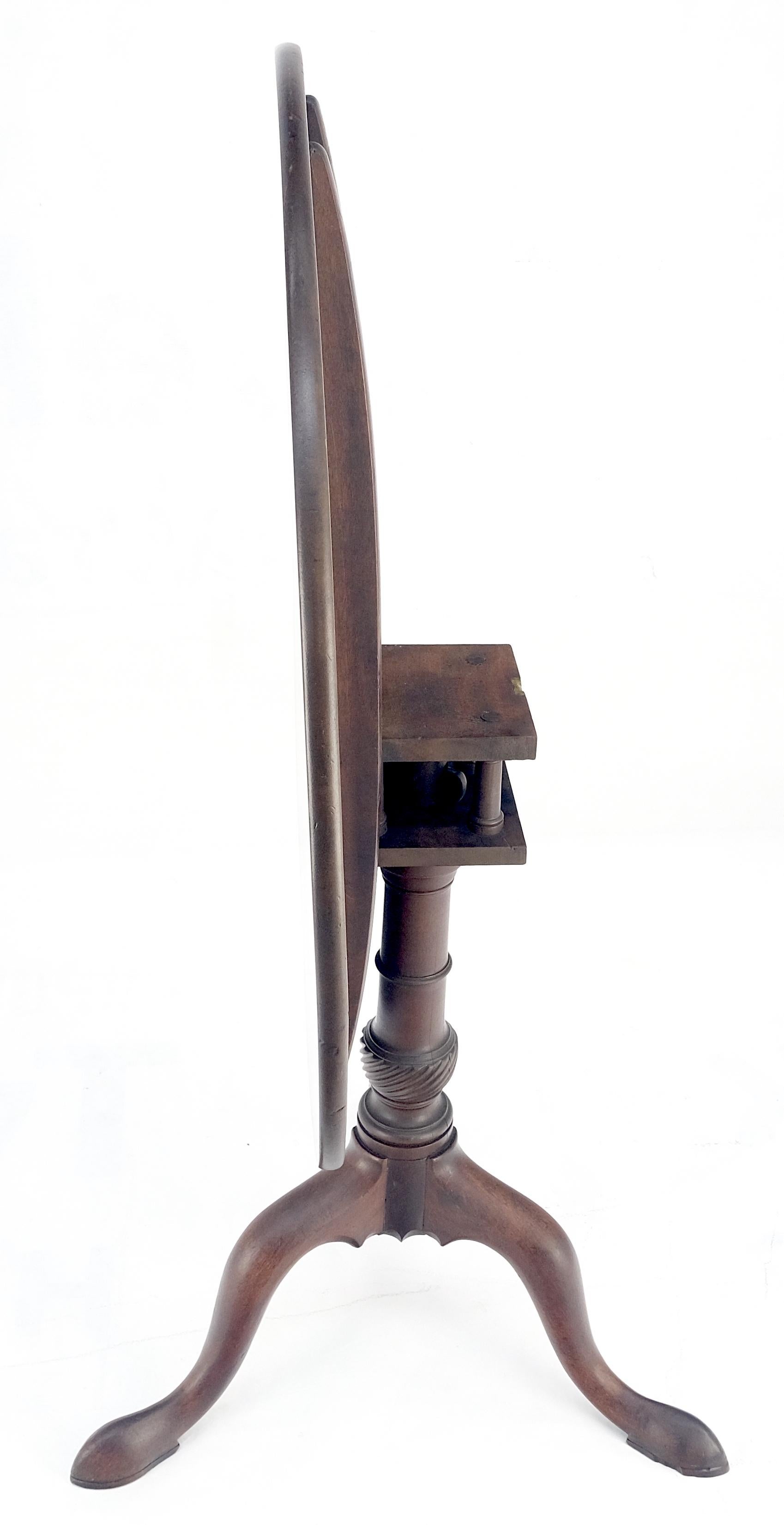 Georgian Style Carved Mahogany Tripod Base Tilt Top Carved Lamp Breakfast Table For Sale 5