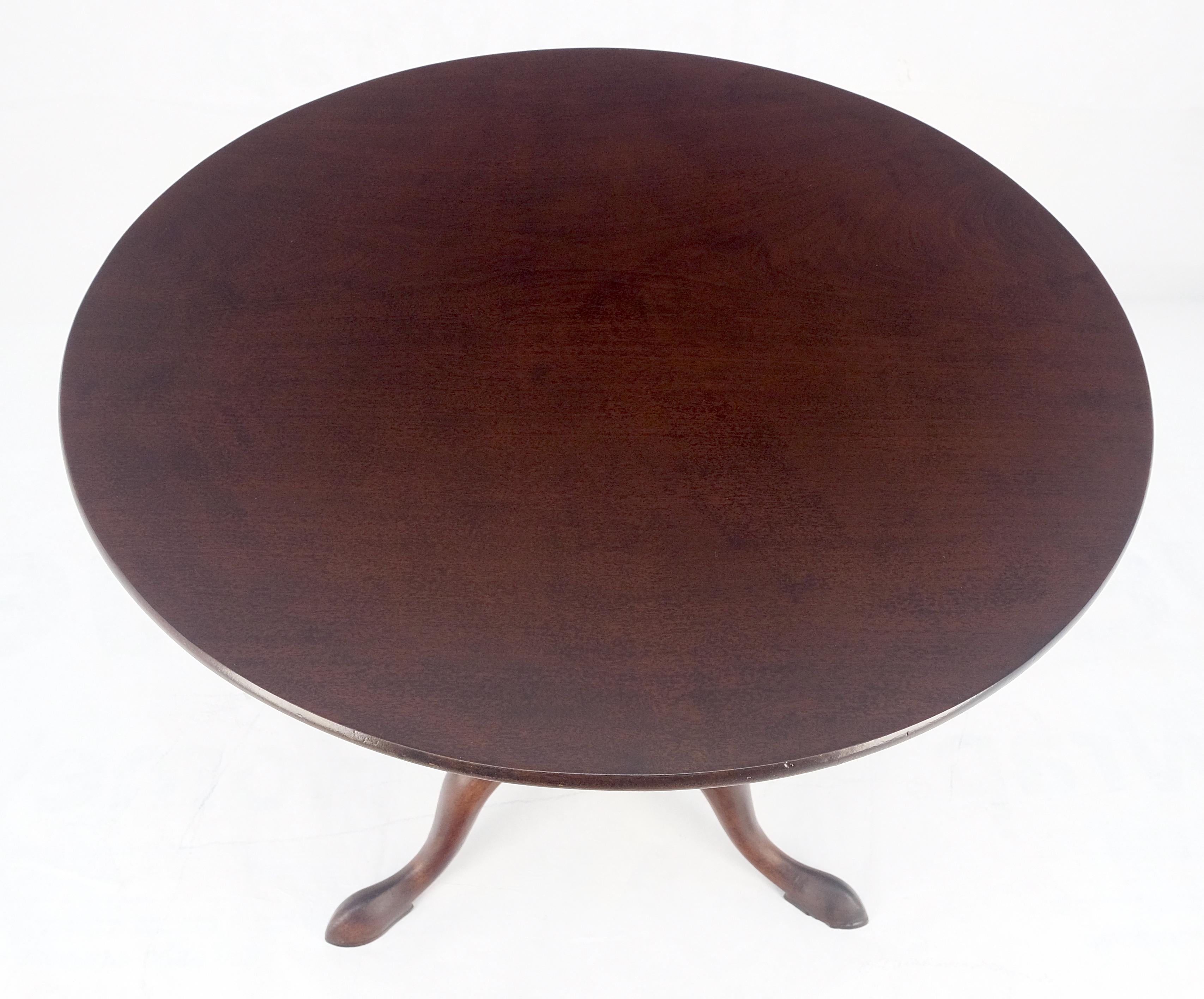 American Georgian Style Carved Mahogany Tripod Base Tilt Top Carved Lamp Breakfast Table For Sale