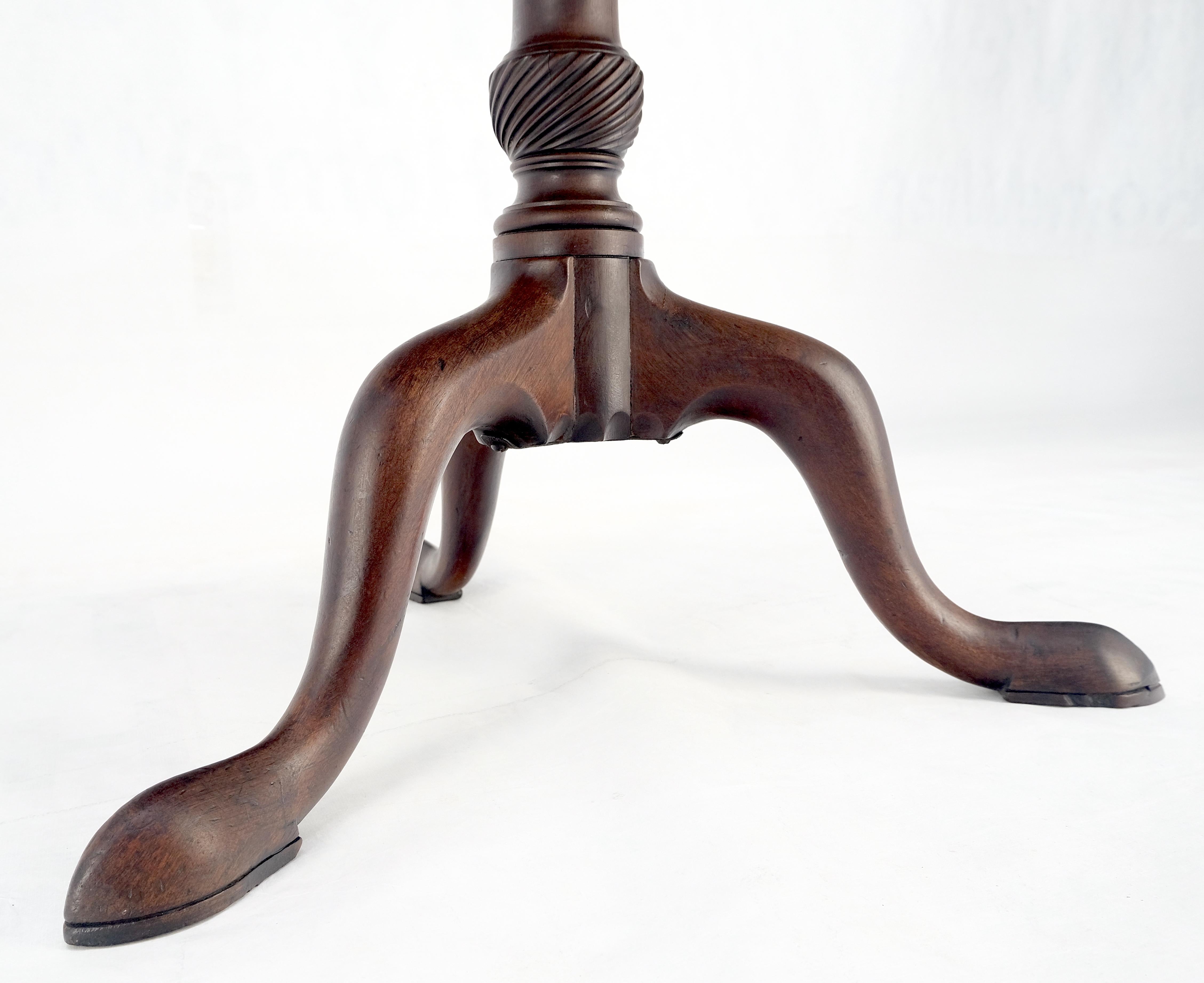 Lacquered Georgian Style Carved Mahogany Tripod Base Tilt Top Carved Lamp Breakfast Table For Sale