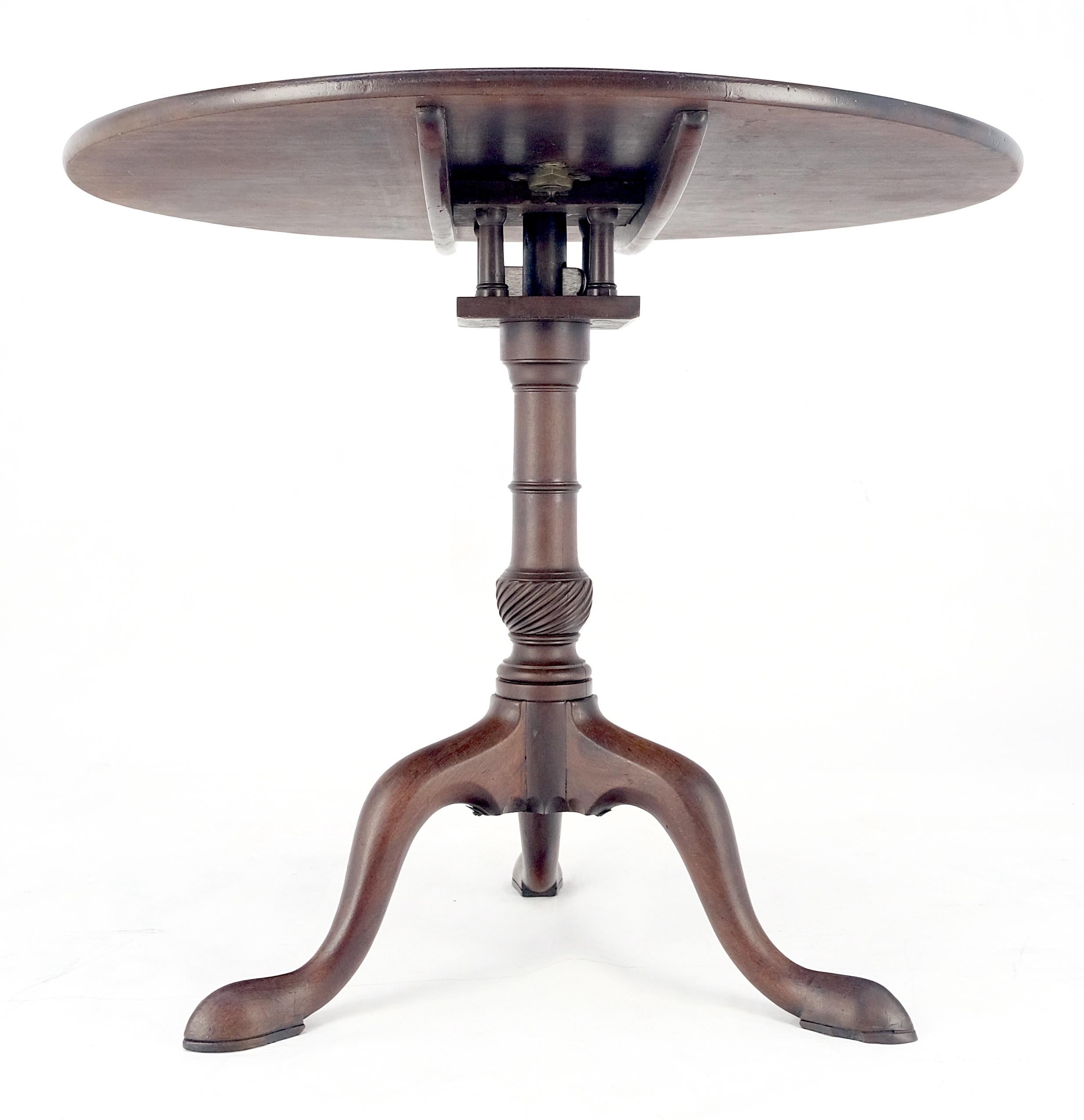 Georgian Style Carved Mahogany Tripod Base Tilt Top Carved Lamp Breakfast Table For Sale 1