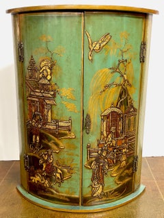 Armario esquinero con puerta ciega lacada en verde oliva de la Chinoiserie de estilo georgiano