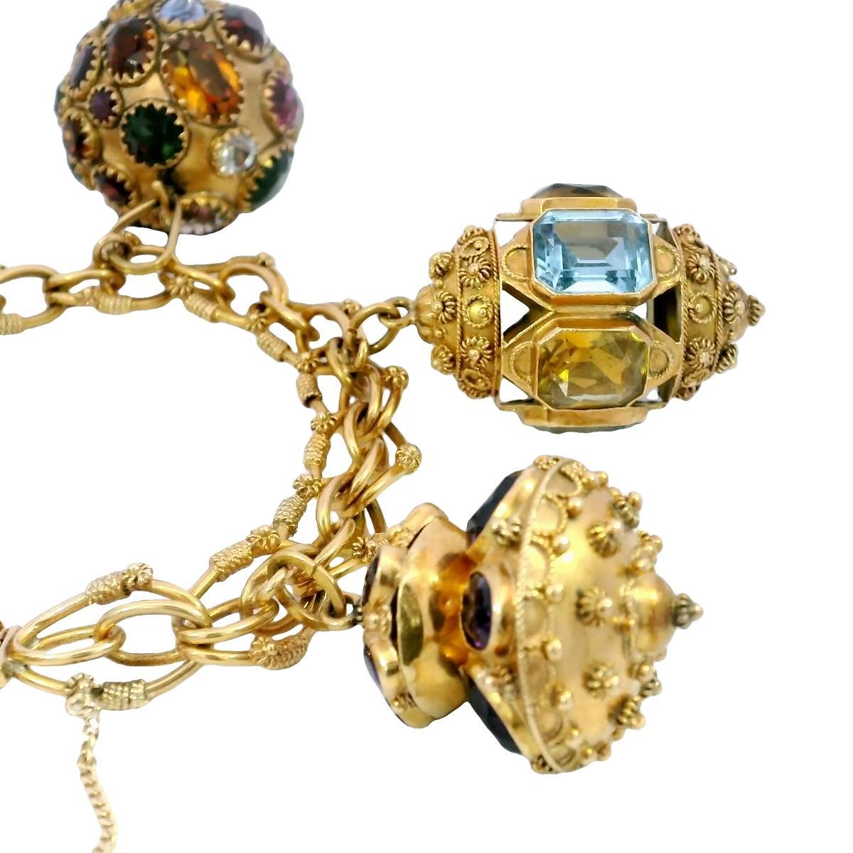 Bracelet à breloques de style géorgien en or jaune 18 carats et pierres précieuses multicolores en vente 6
