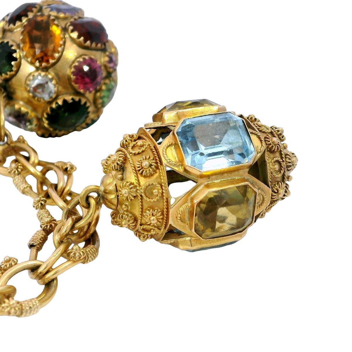 Bracelet à breloques de style géorgien en or jaune 18 carats et pierres précieuses multicolores Bon état - En vente à Fairfield, CT
